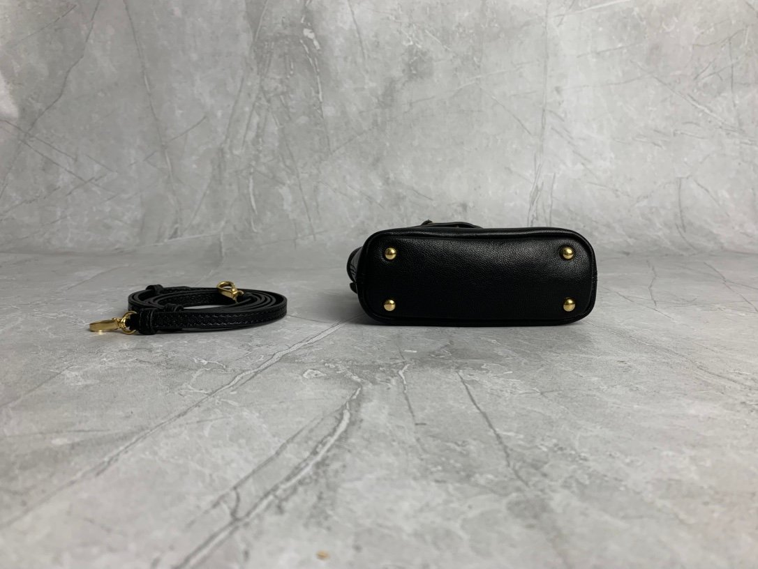 MIUMIU sheepskin handbag B6020502 - Image 5