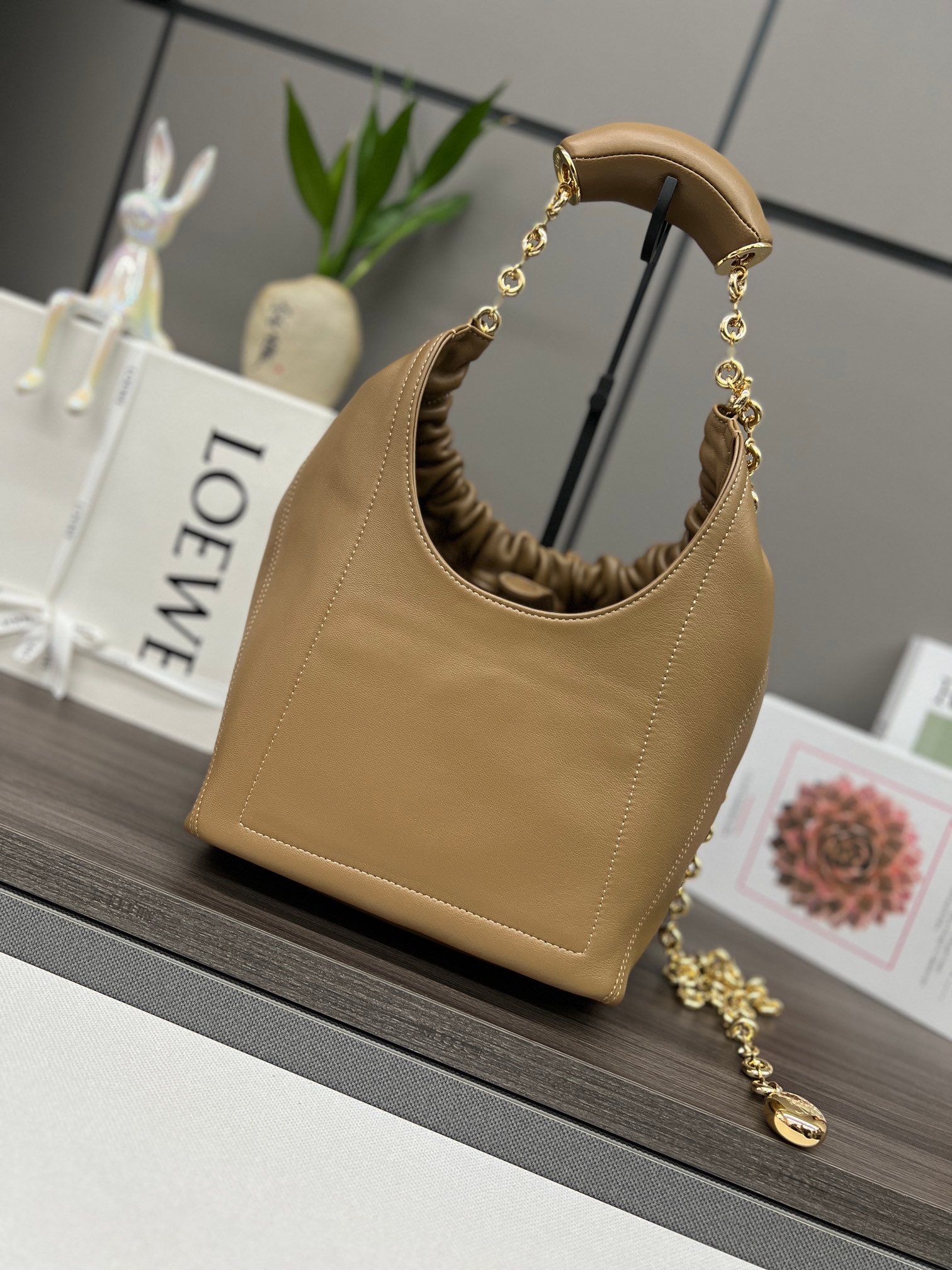 Loewe Napa Leather Squeeze Handbag B6021001 - Image 3
