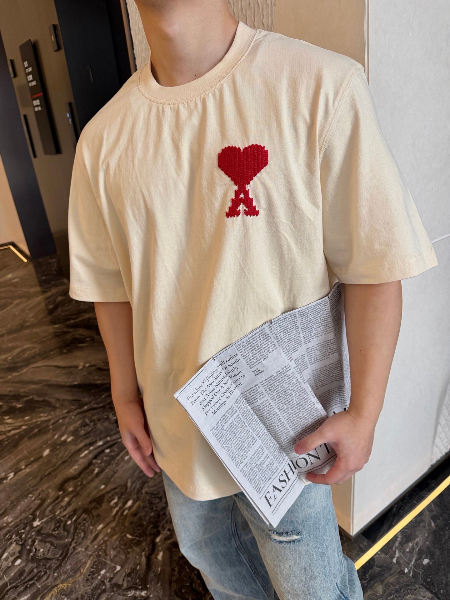 AMI Paris Ami De Coeur logo-embroidered T-shirt M6021008 - Image 7