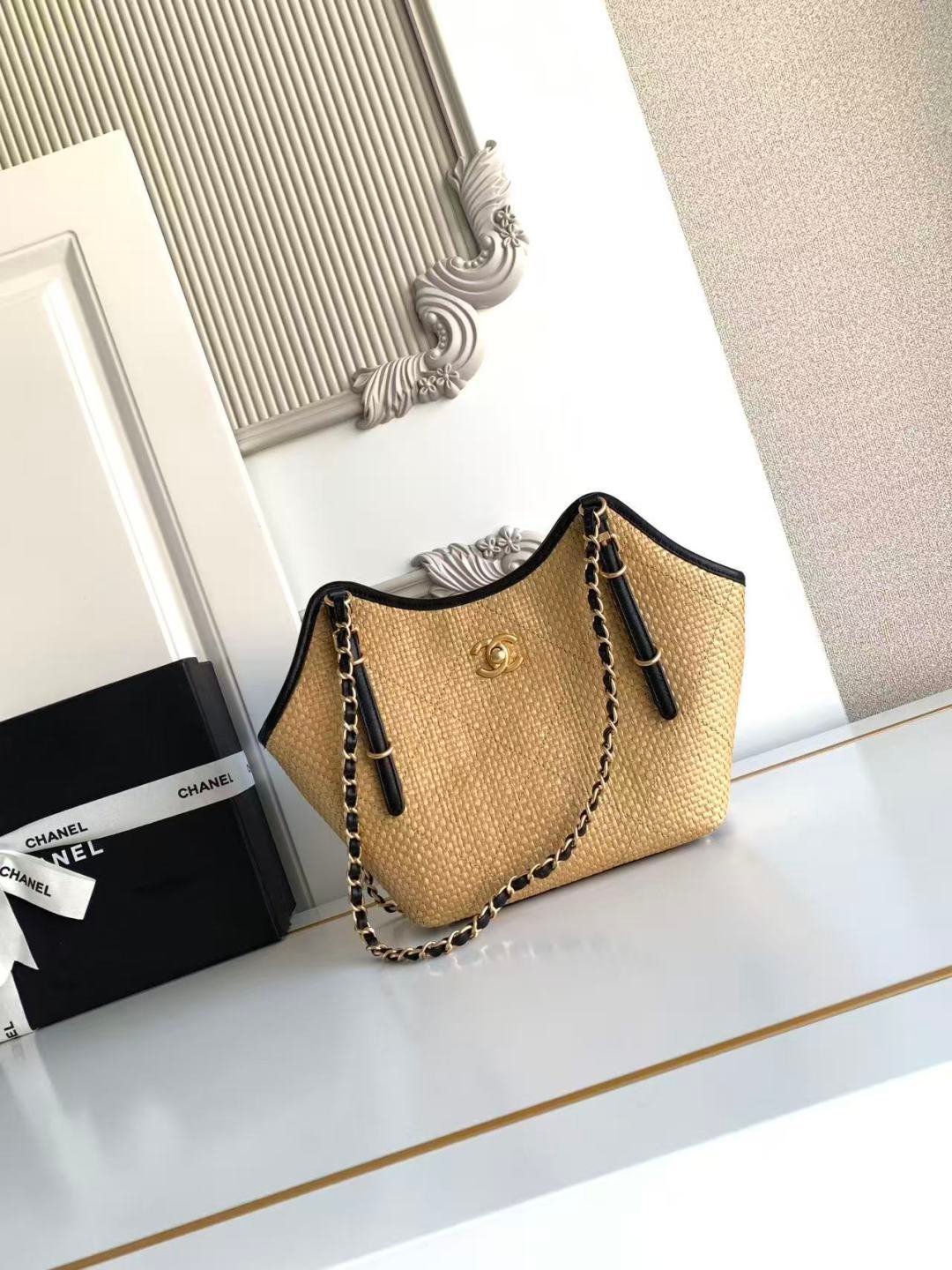 Chanel woven oversized shopping bag B6021107 - Image 3