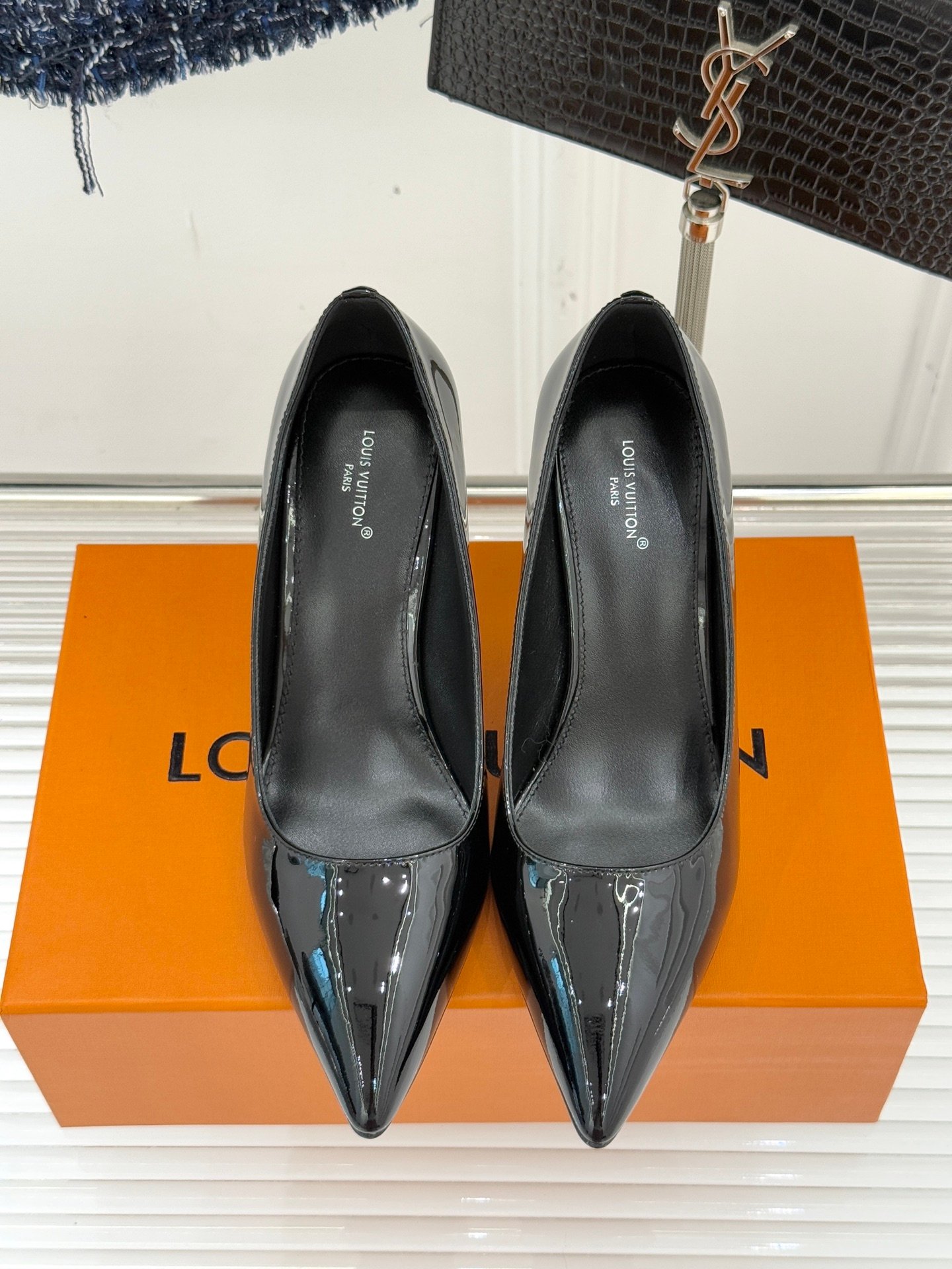 LV Minimalist Retro Pointed-Toe High Heels B6021204 - Image 2