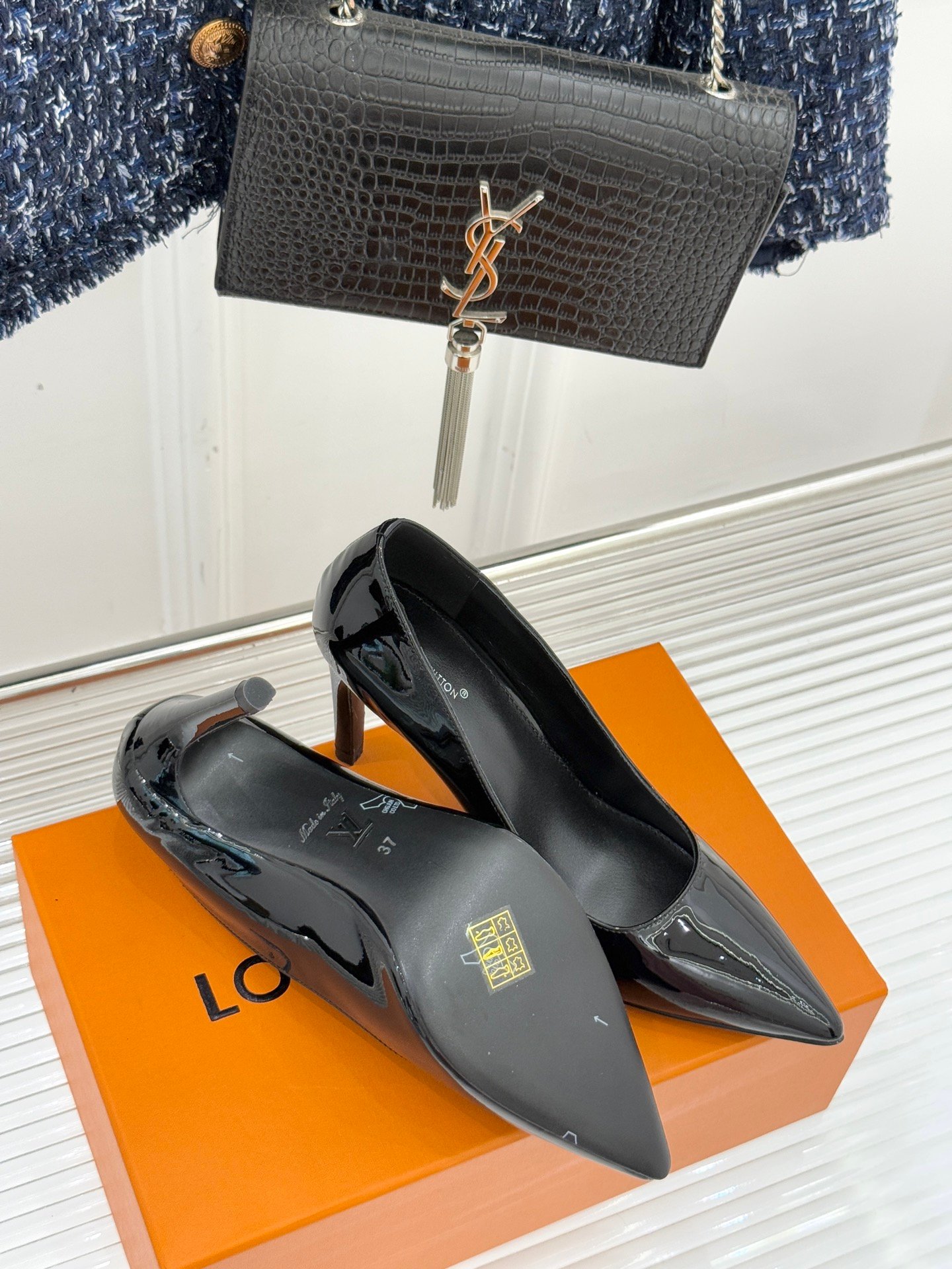 LV Minimalist Retro Pointed-Toe High Heels B6021204 - Image 3