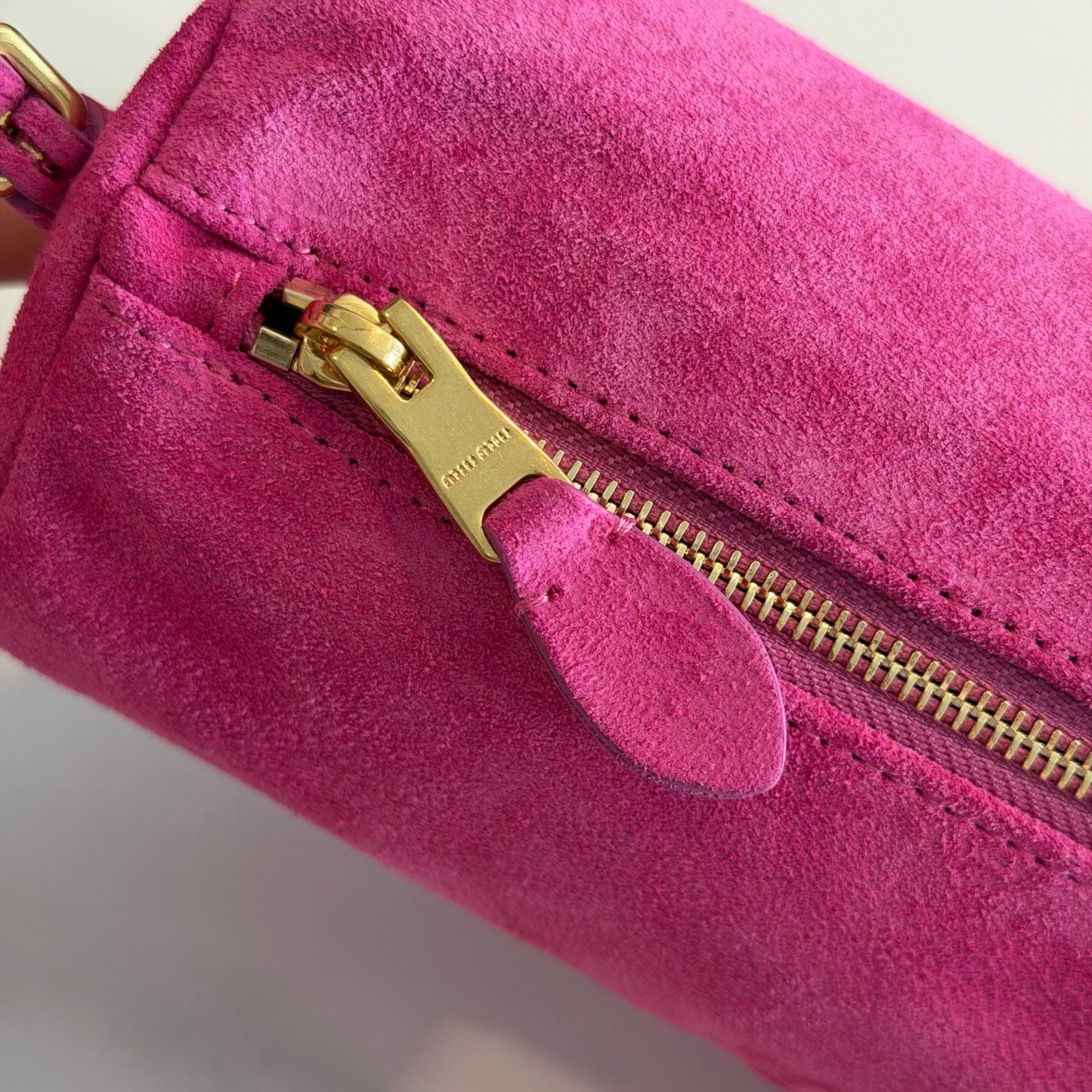 Miu Miu Suede Shoulder Bag B6021307 - Image 6