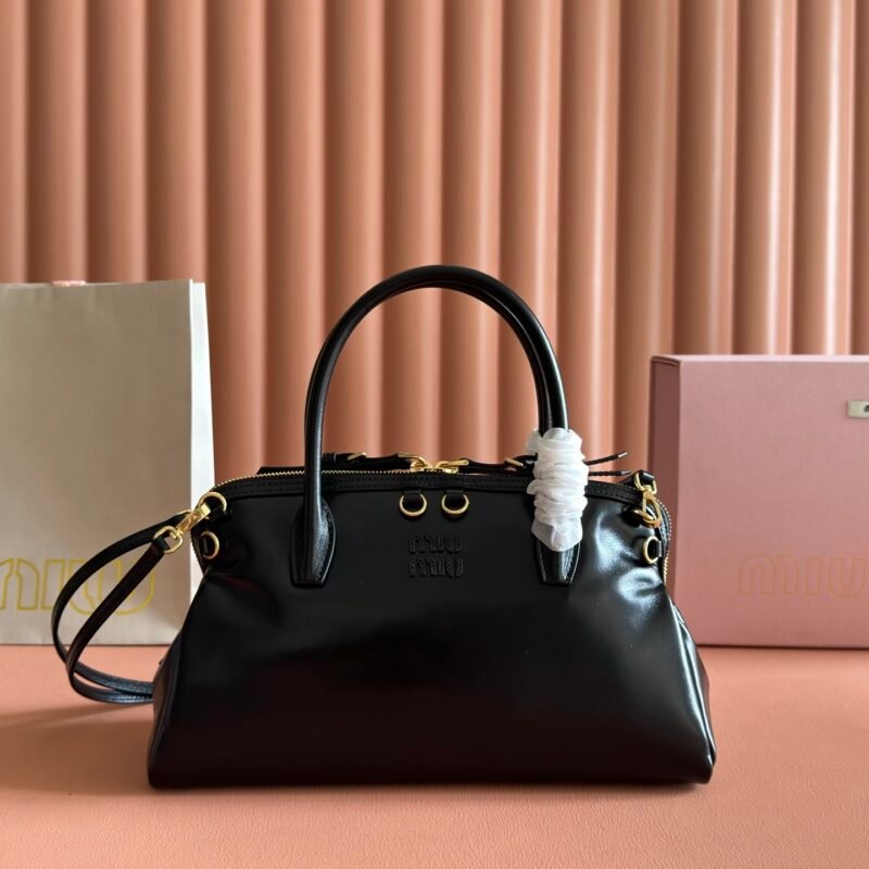 MIUMIU shell-shaped bag with oil-wax finish B6021502