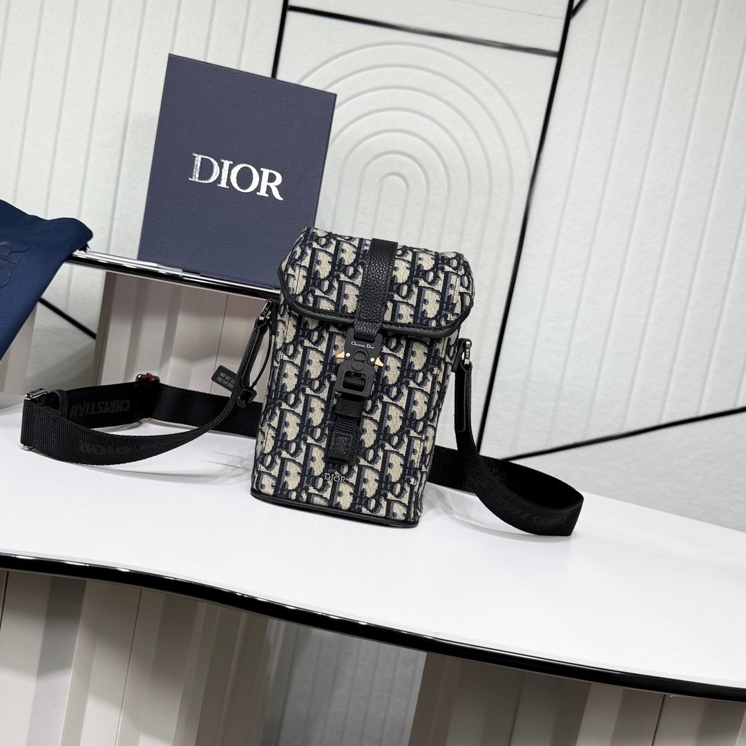 DIOR Tall Vertical Flip-Top Messenger Bag B6021601 - Image 2