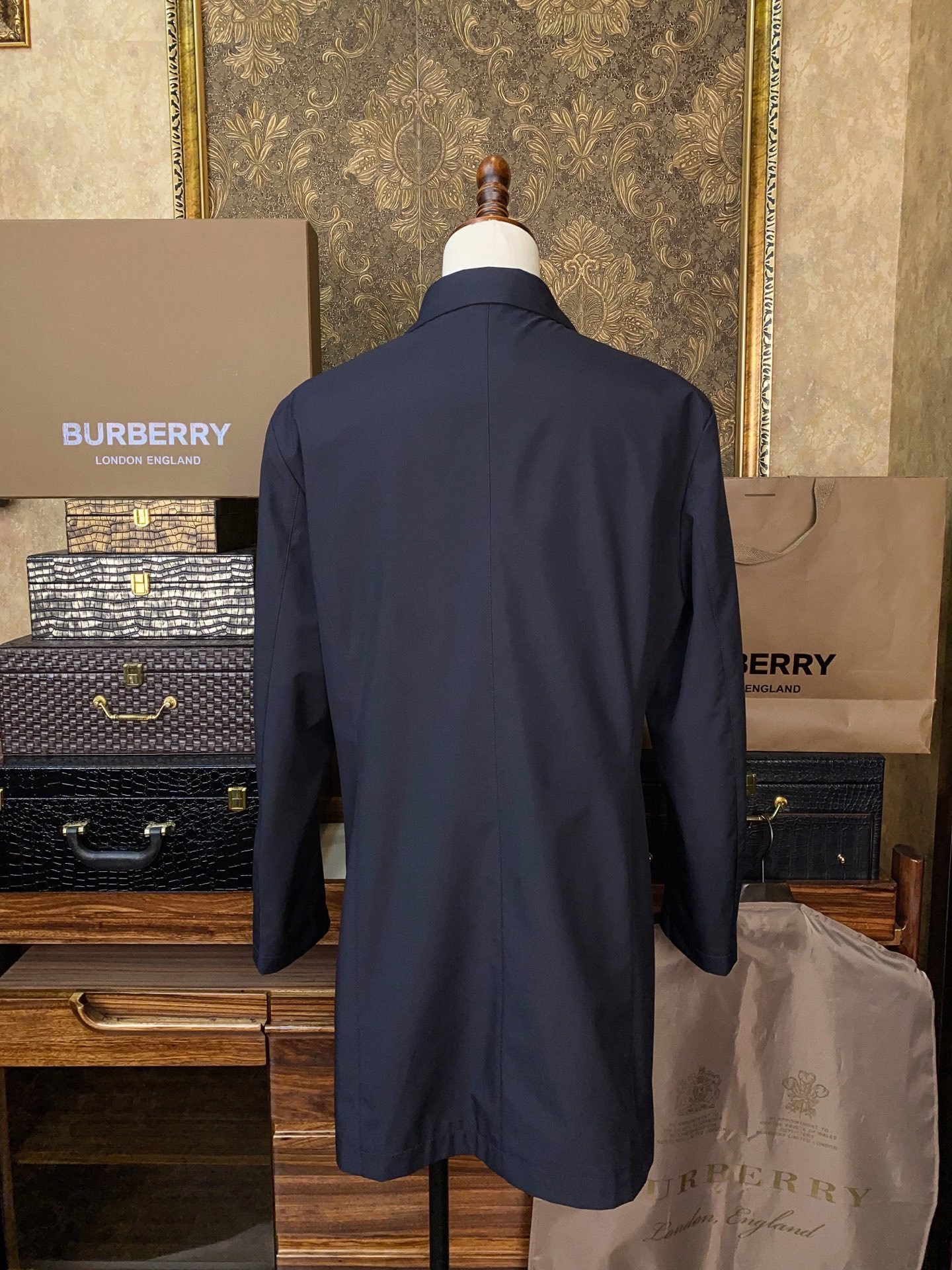 Burberry Logo Print Technical Car Coat M6021504 - Image 3