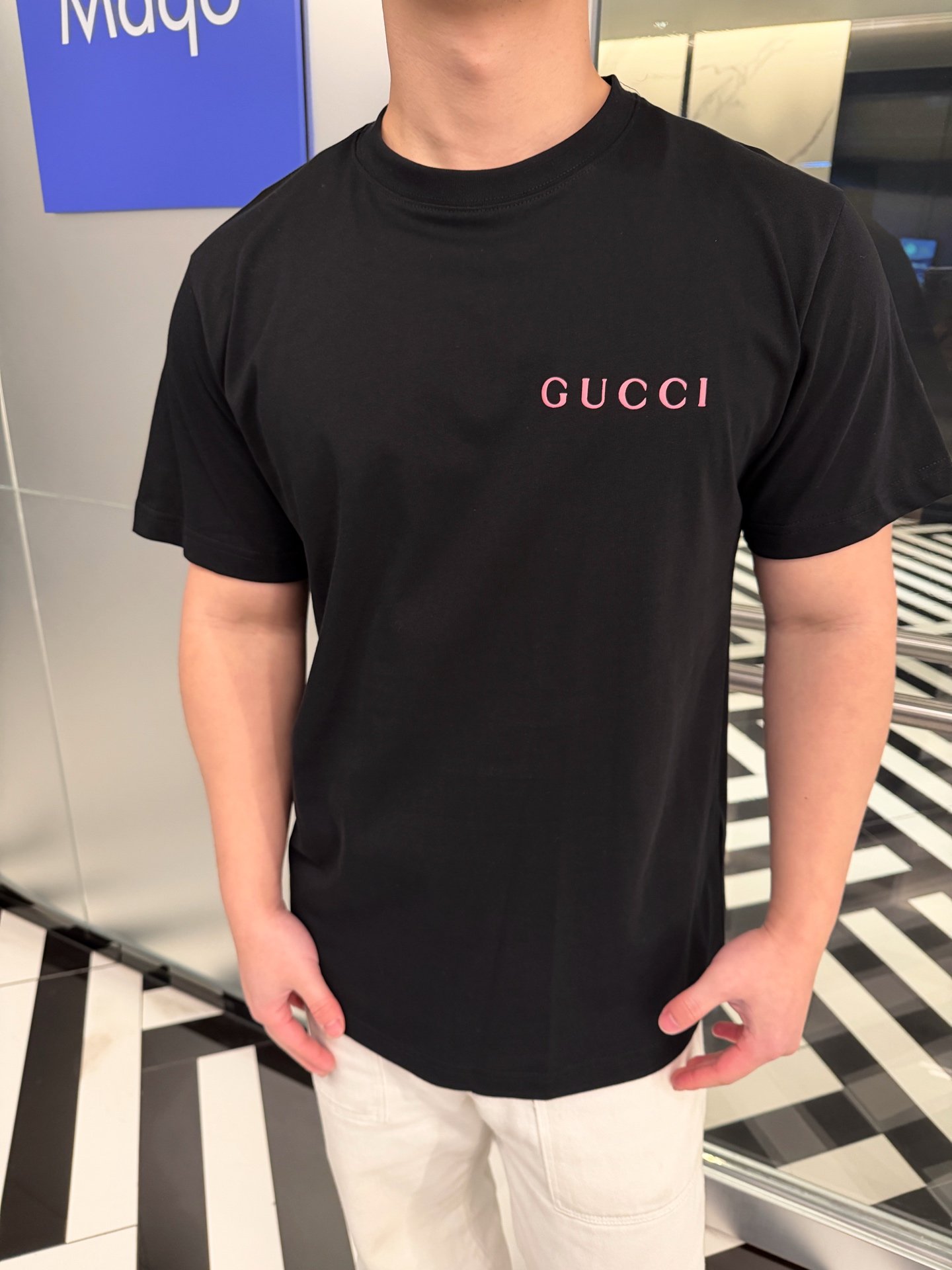 Gucci T-shirt with printed logo M6030406 - Image 6