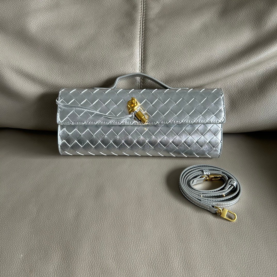 Bottega Veneta Women's Andiamo Clutch B6030407 - Image 6