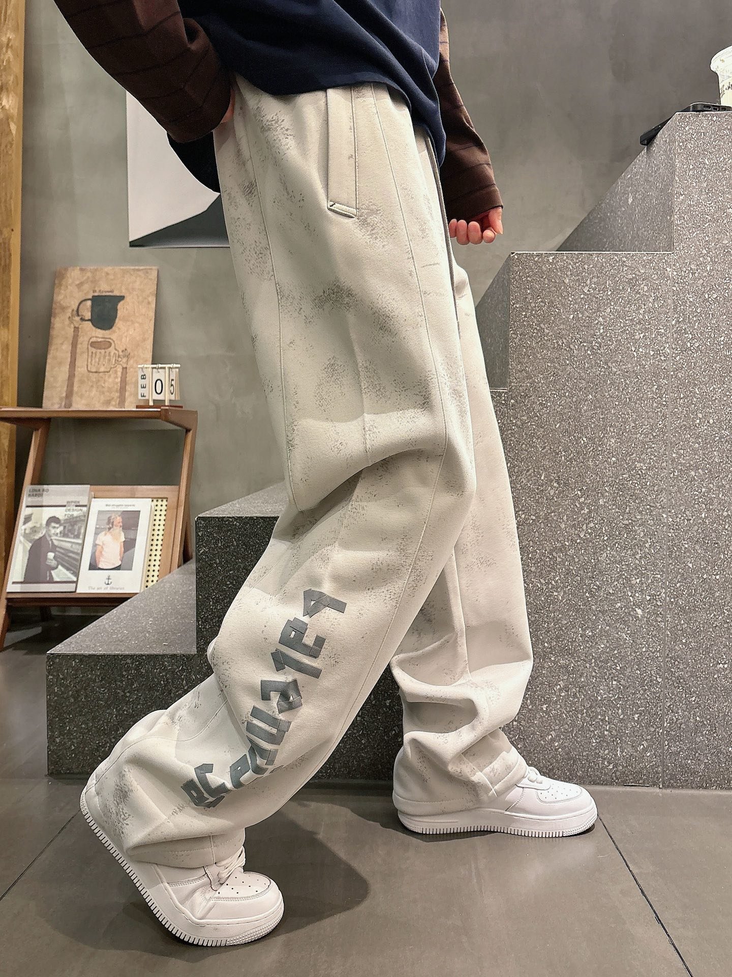 Balenciaga Custom Fabric Brand Classic LOGO Casual PantsM6031804 - Image 2