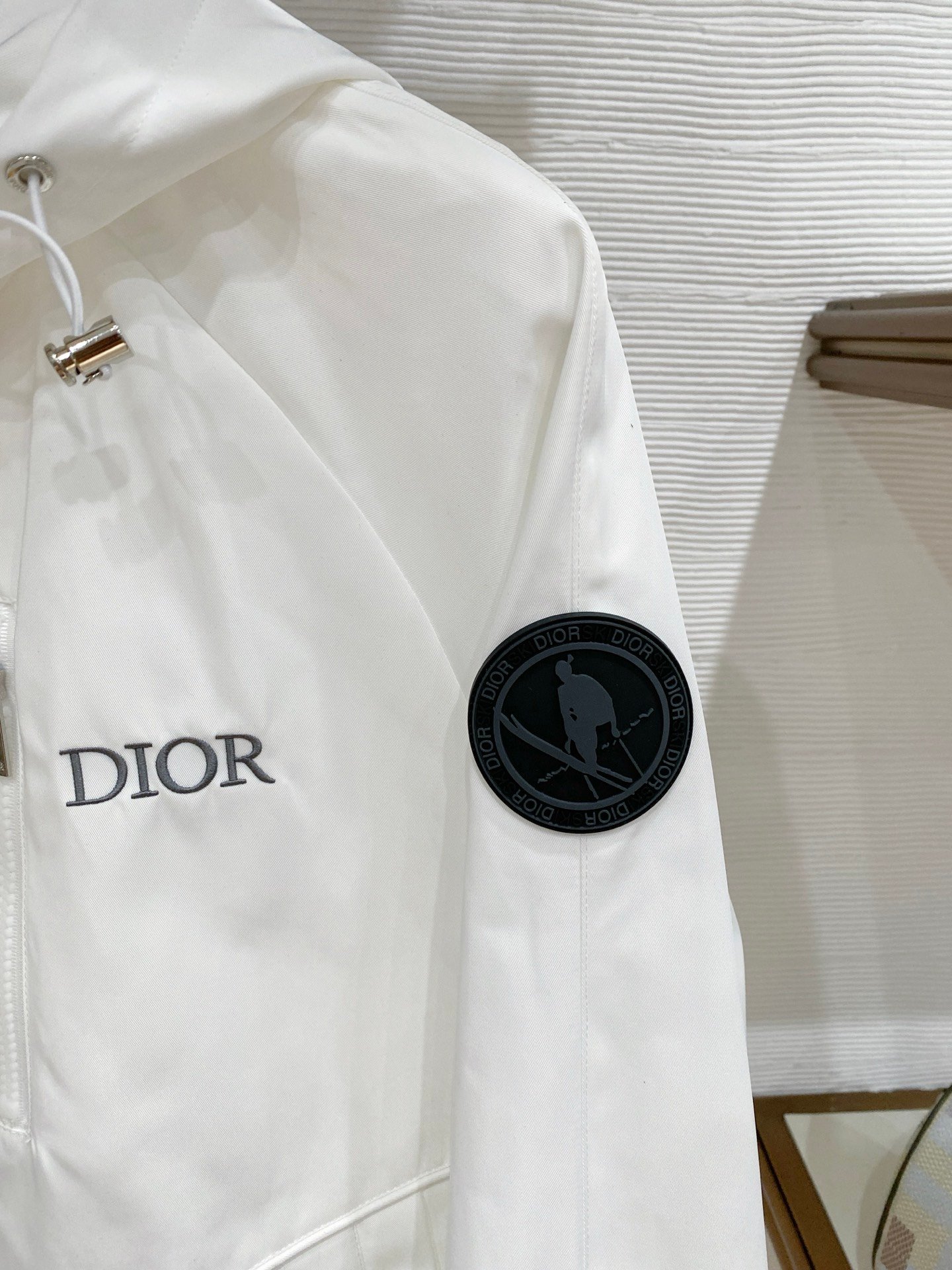 Dior's high-end collection of outerwear is available in both men's and women's versions.M6032004 - Image 4