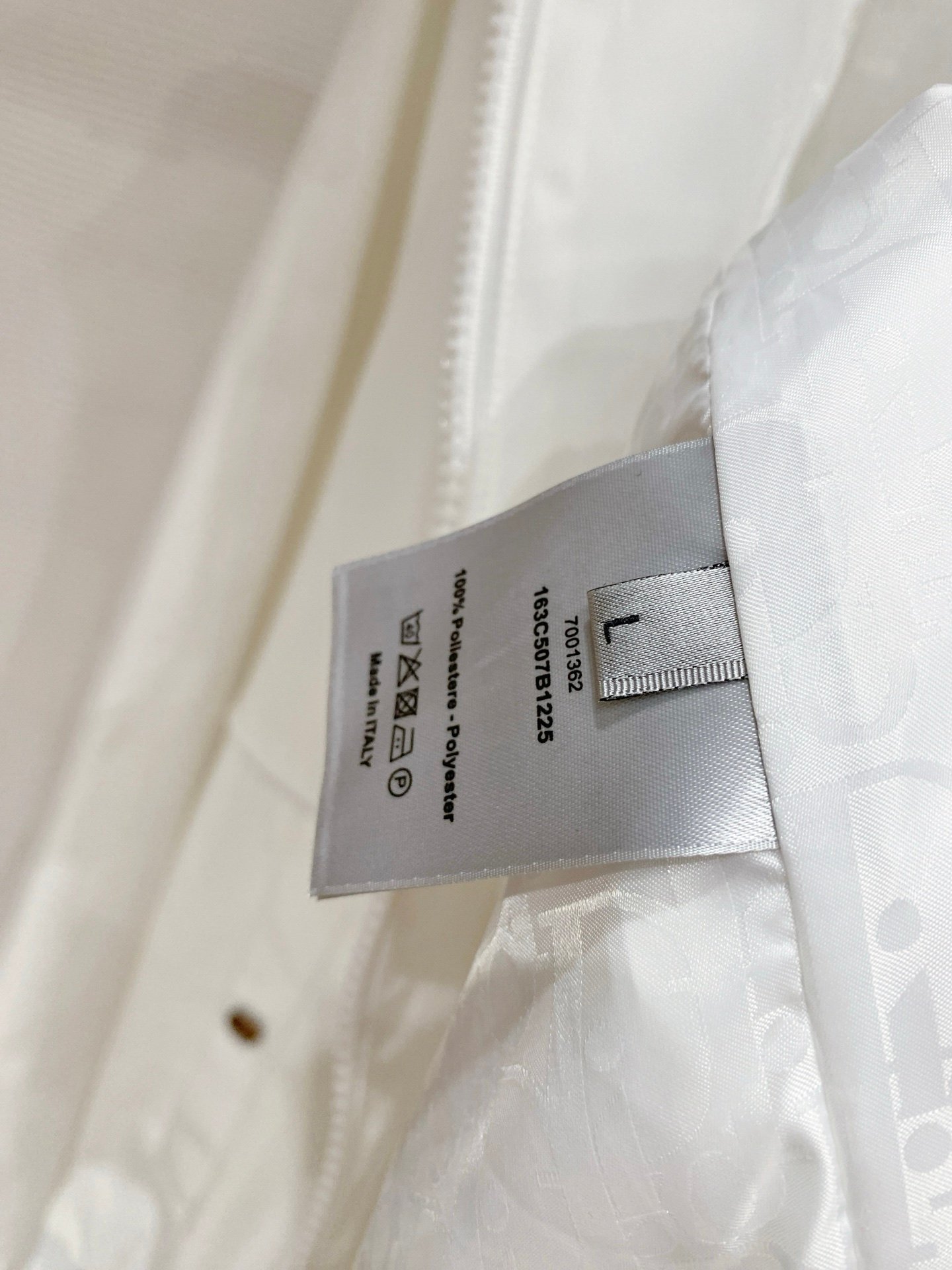 Dior's high-end collection of outerwear is available in both men's and women's versions.M6032004 - Image 6