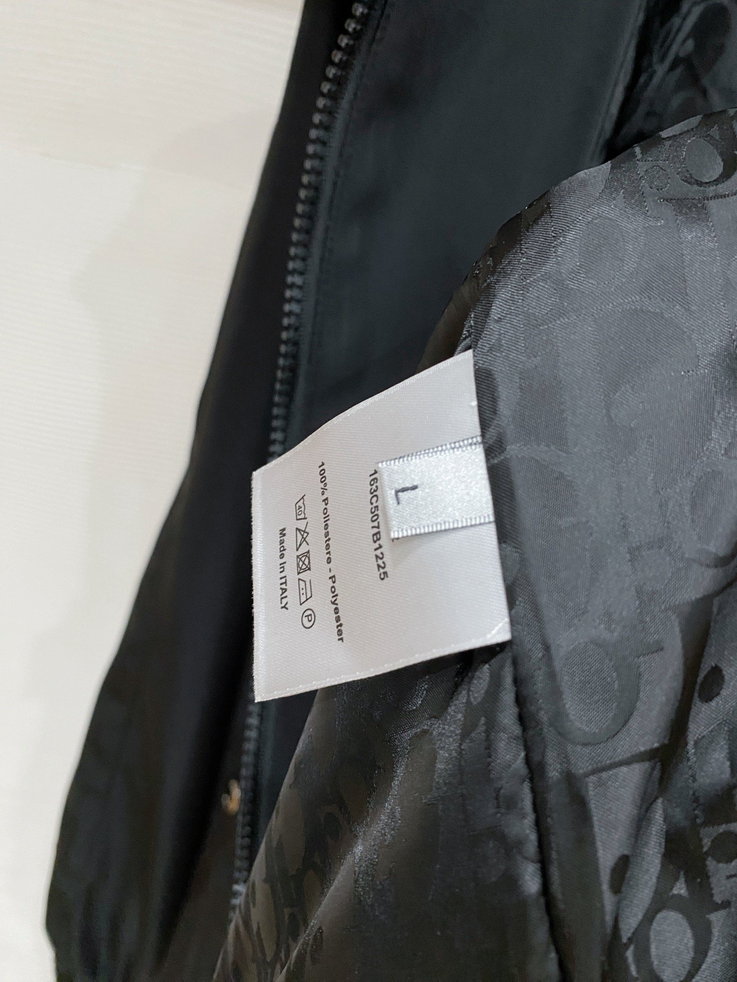 Dior's high-end collection of outerwear is available in both men's and women's versions.M6032004 - Image 10