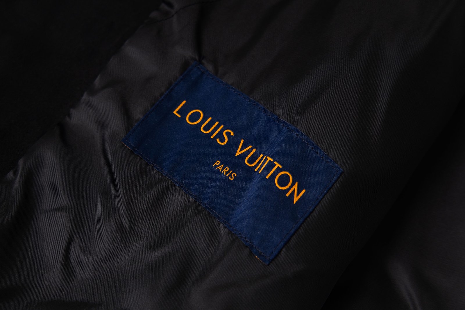 The 2026 style pilot jacket is made of suede leather.M6032102 - Image 6