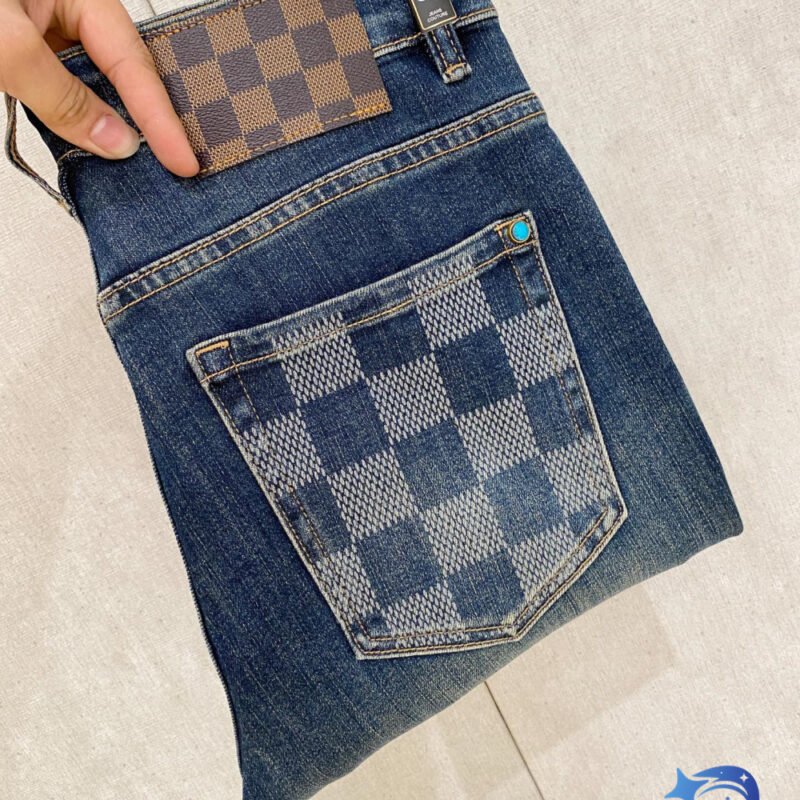 LV (Louis Vuitton) Introduces Latest Men's Denim Jeans in 2026M6032905