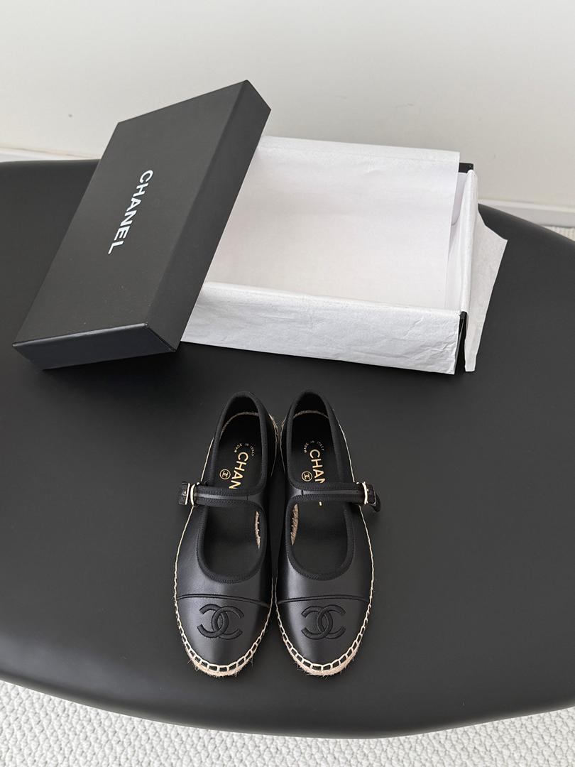Chanel Mary Janes doll shoes B6042202 - Image 2