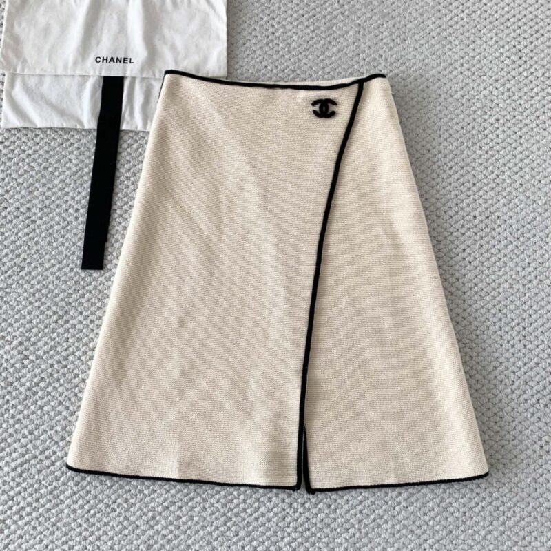 CHANEL Light-colored Knitted Midriff Dress W6042805