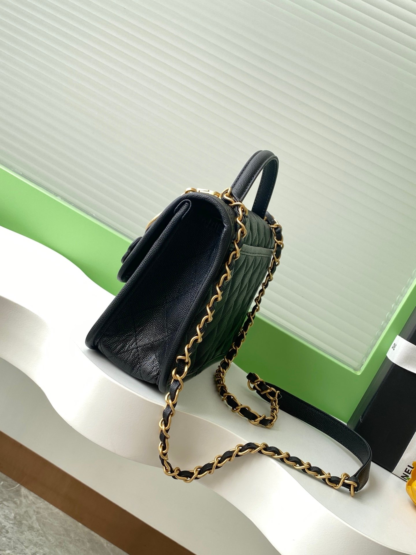 Chanel Backpack, Shiny grained calfskin B6040603 - Image 3