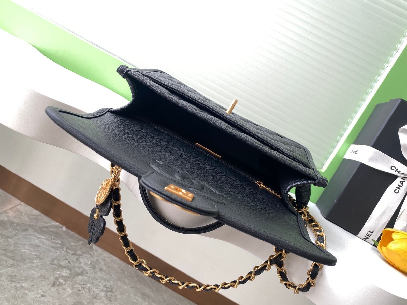 Chanel Backpack, Shiny grained calfskin B6040603 - Image 8