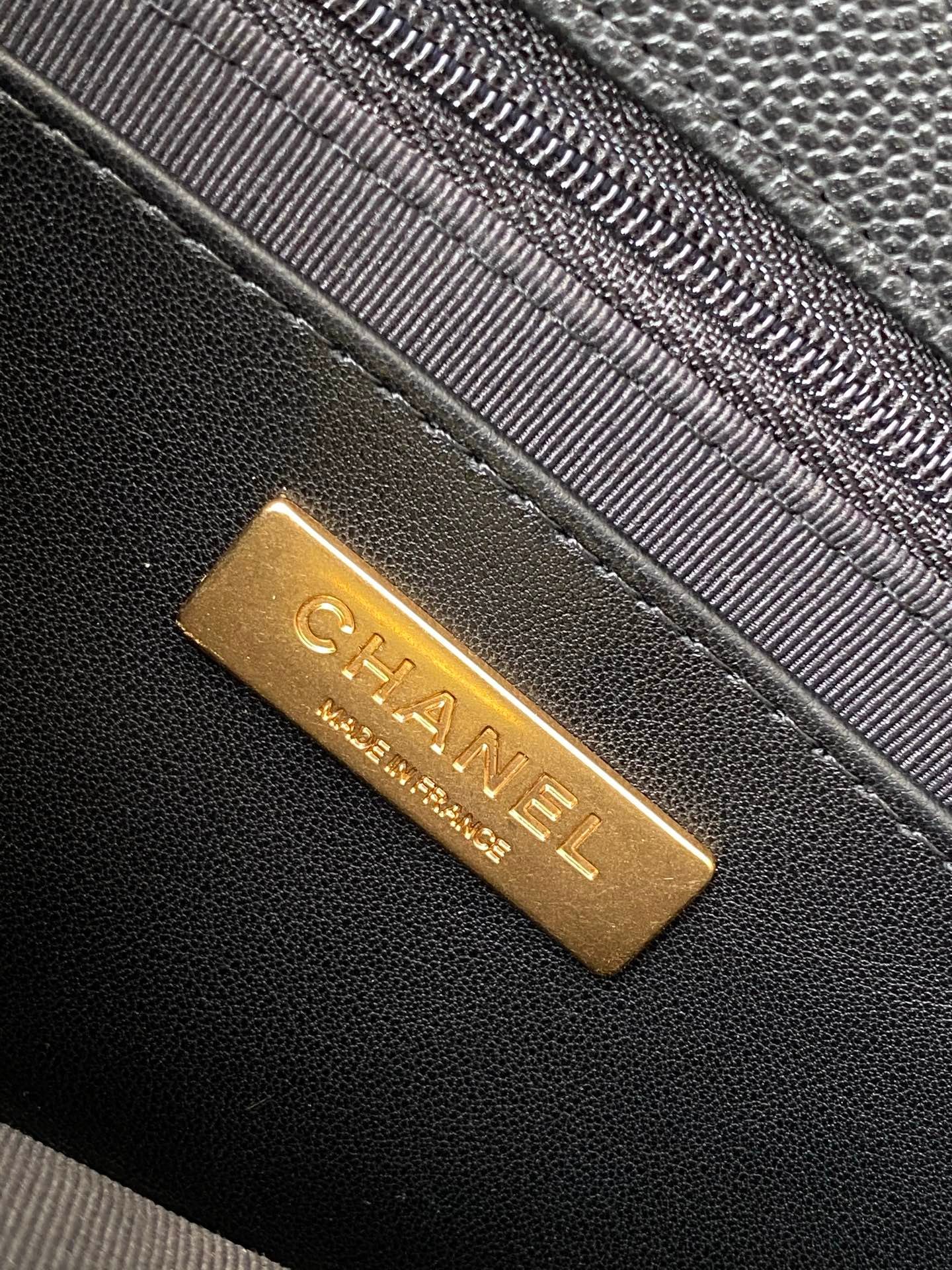 Chanel Backpack, Shiny grained calfskin B6040603 - Image 9