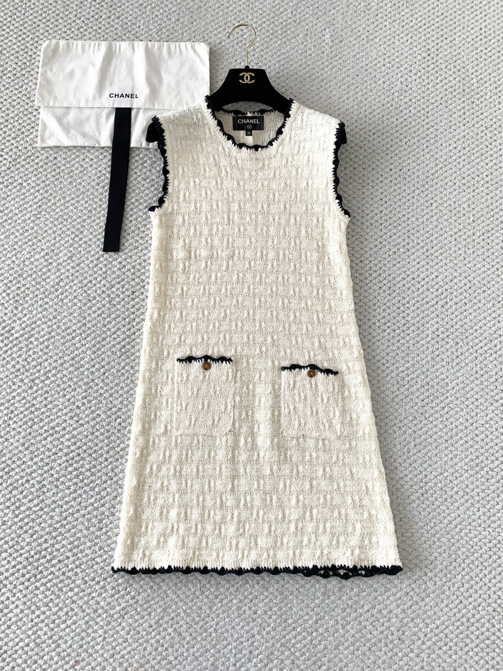 Chanel sleeveless bouclé dress W6041801 - Image 4