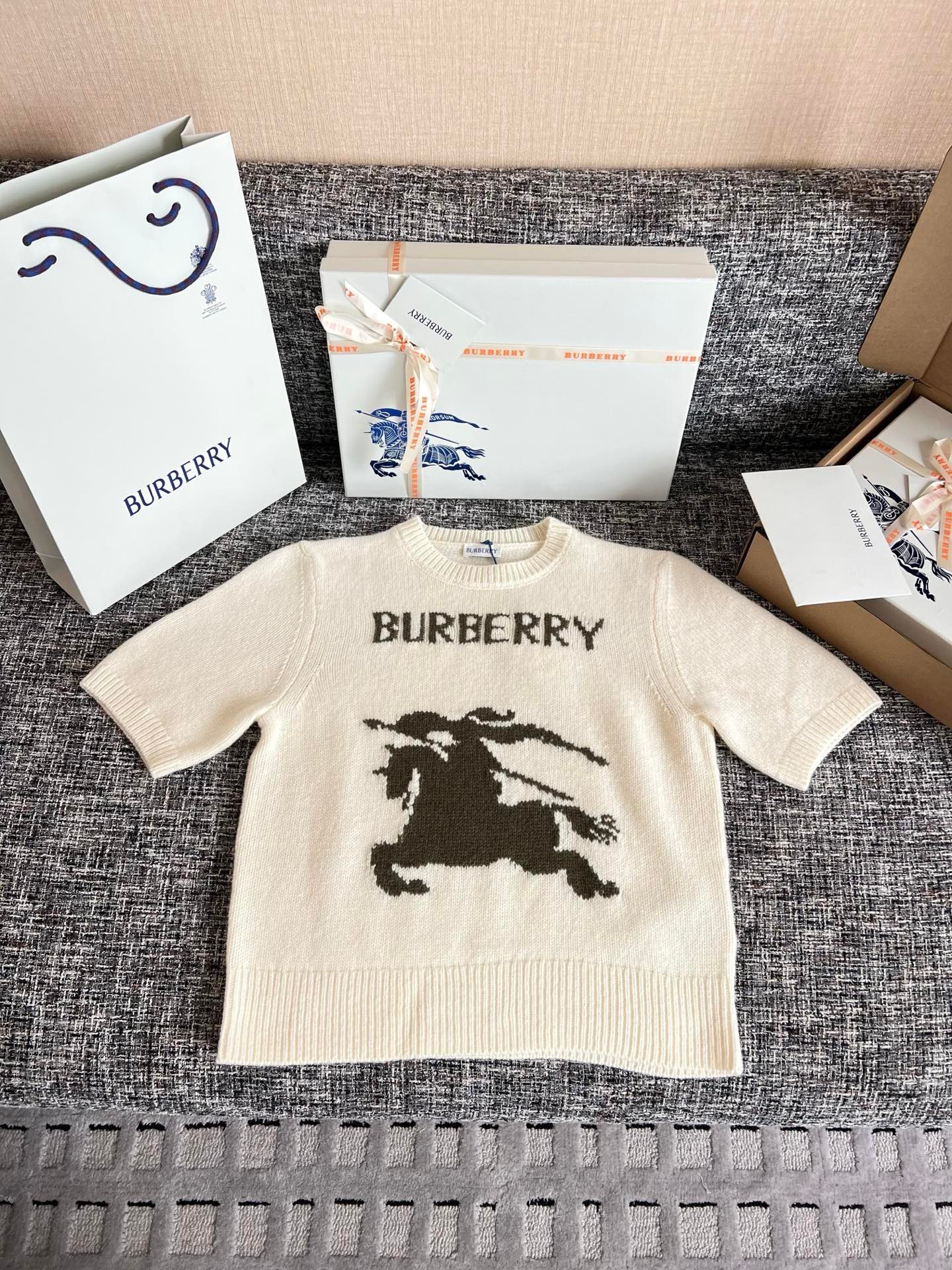 Burberry logo-equestrian Knight T-shirt W6042207 - Image 2