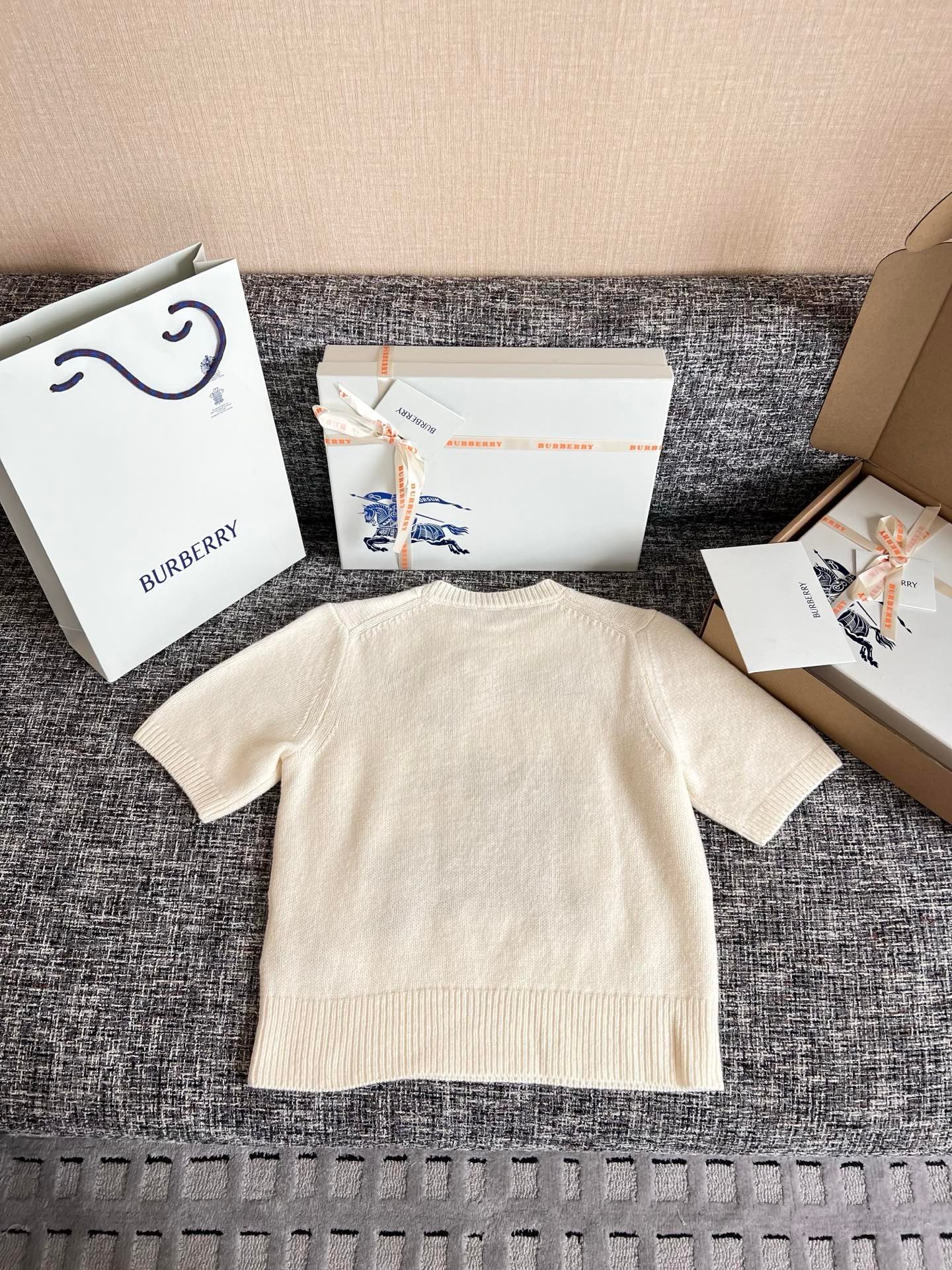 Burberry logo-equestrian Knight T-shirt W6042207 - Image 3
