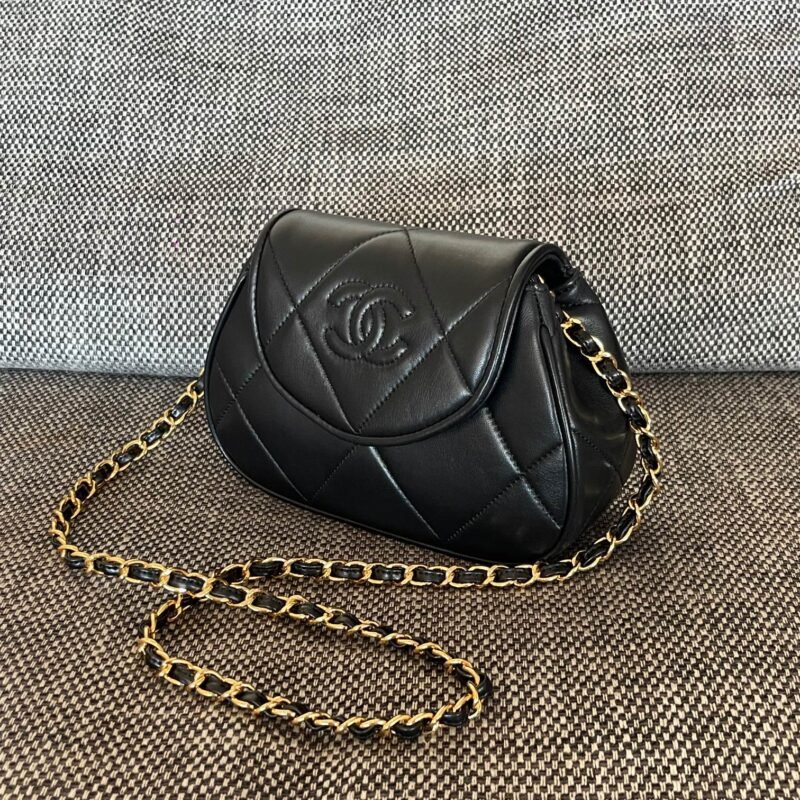 Chanel Black Quilted Calfskin Leather Shoulder Bag B6042804