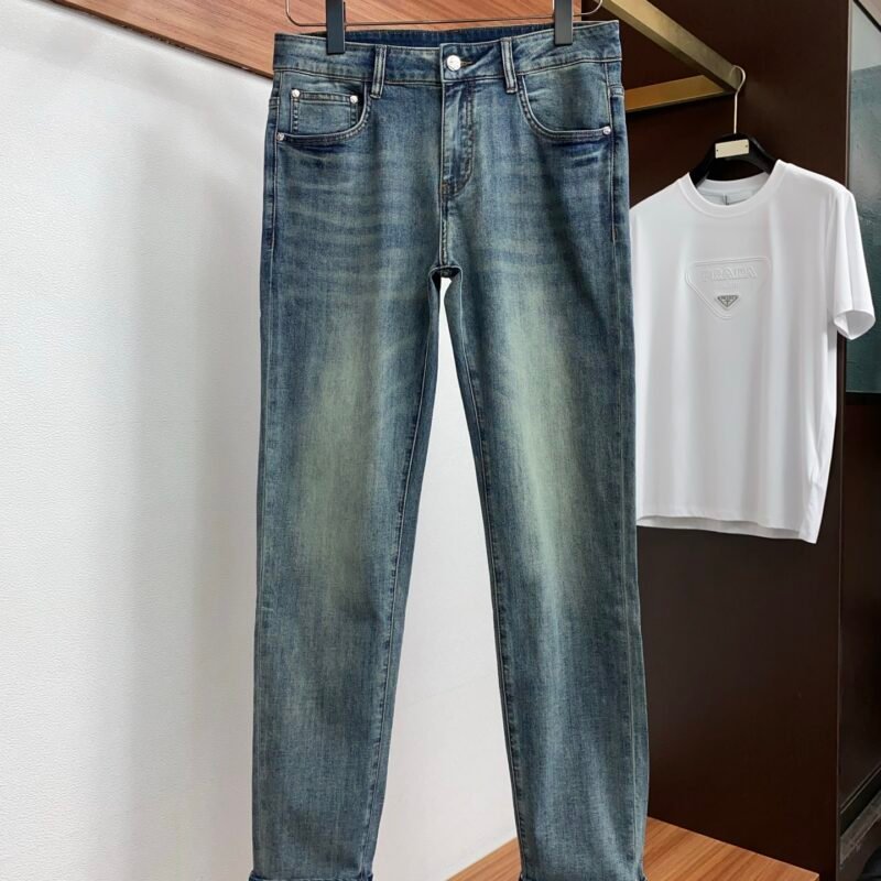 Burberry's latest spring 2026 denim pants M6050403