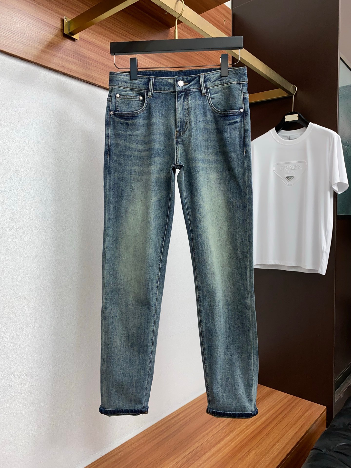 Burberry's latest spring 2026 denim pants M6050403