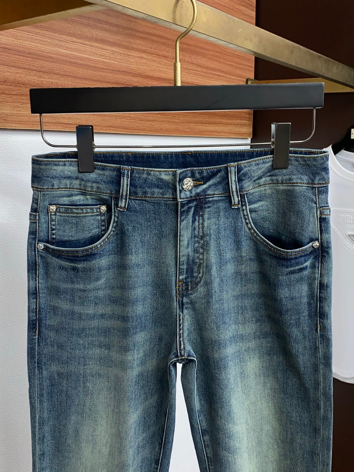 Burberry's latest spring 2026 denim pants M6050403 - Image 5