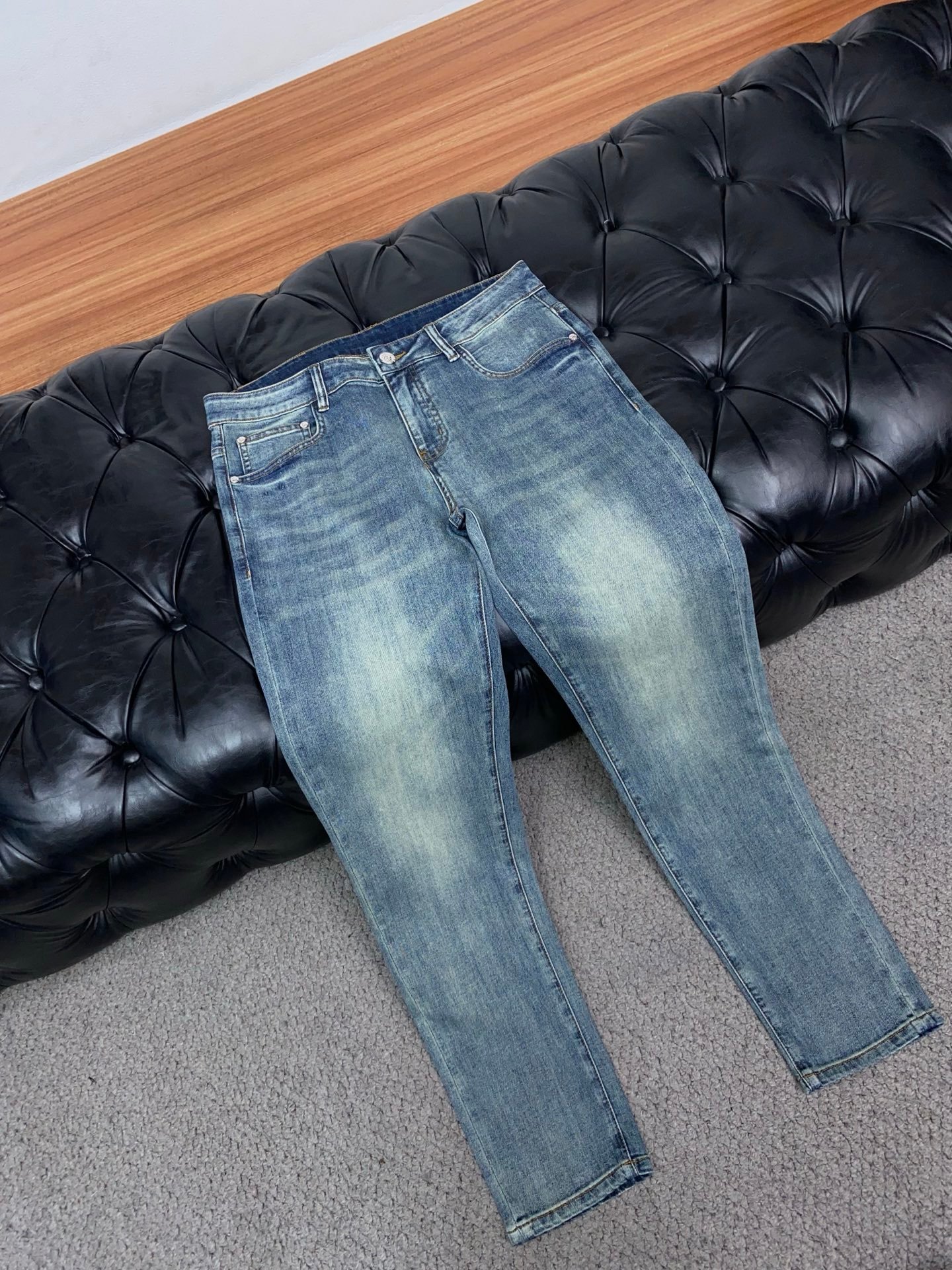 Burberry's latest spring 2026 denim pants M6050403 - Image 7