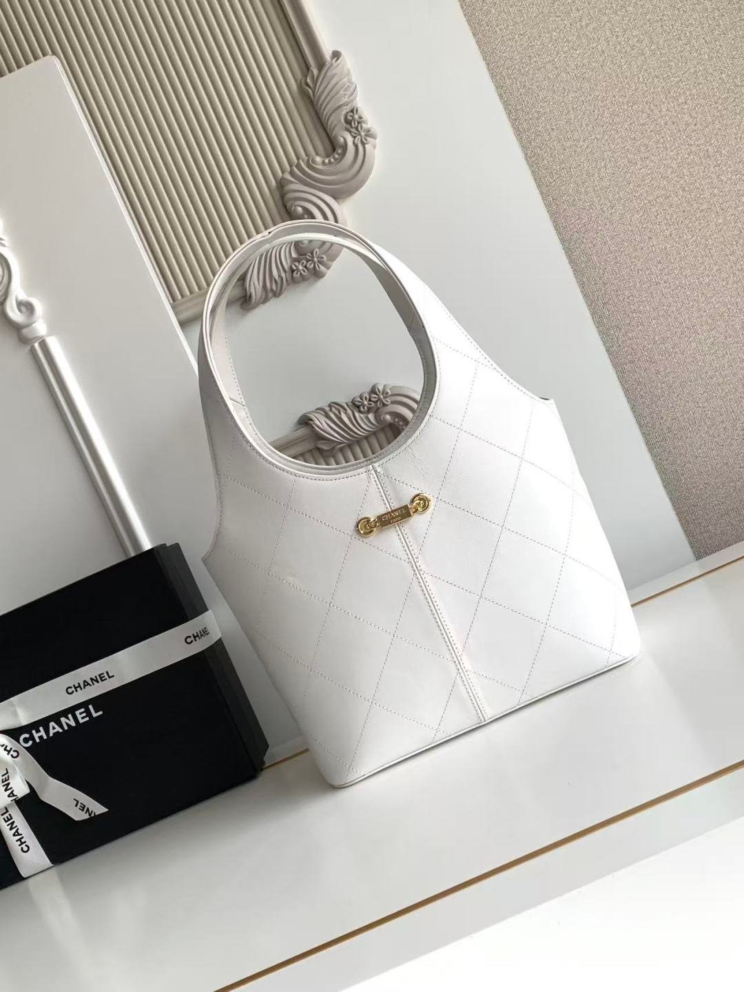 Chanel medium-sized shopping bag B6050702 - Image 3