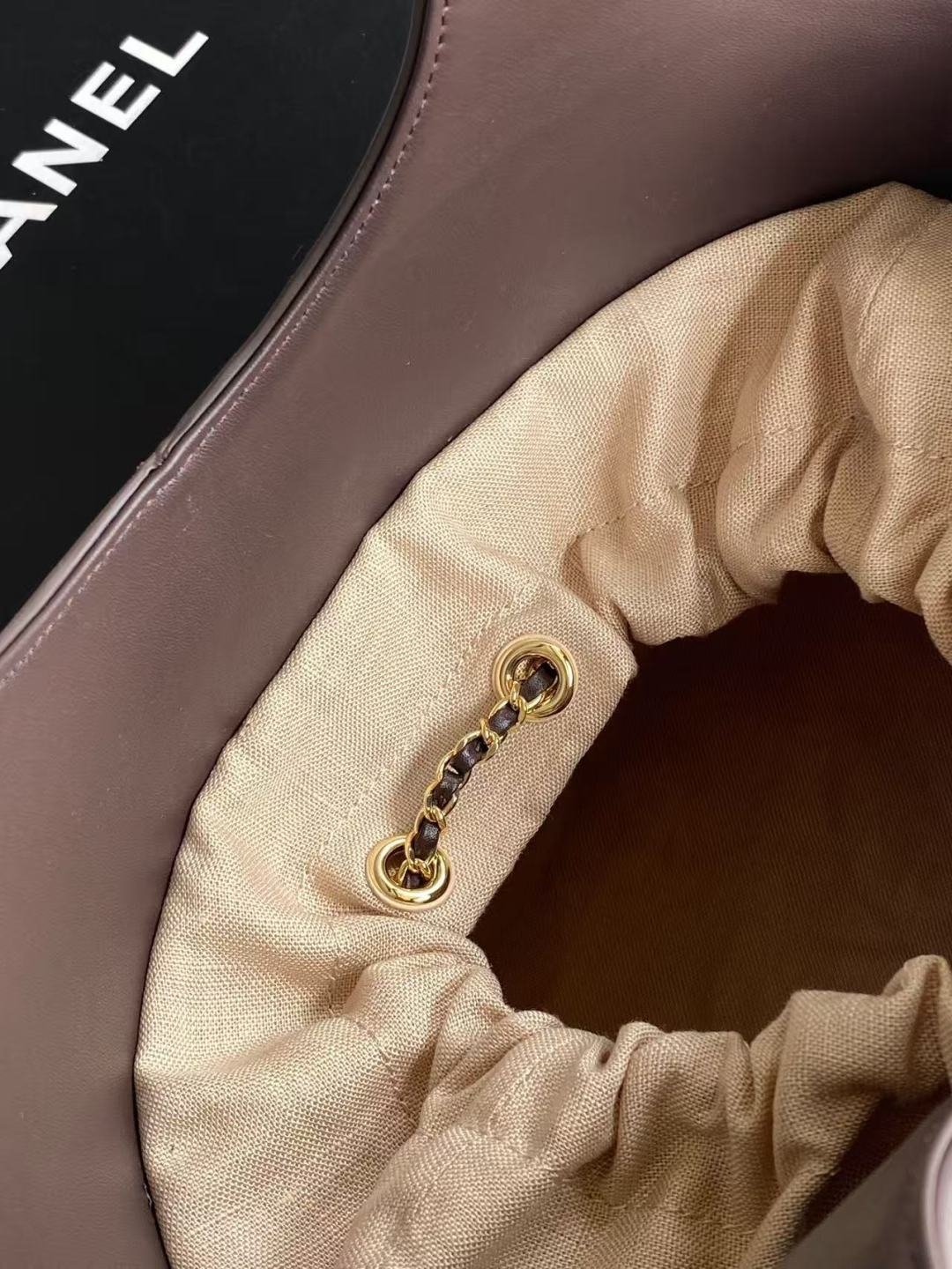 Chanel medium-sized shopping bag B6050702 - Image 9