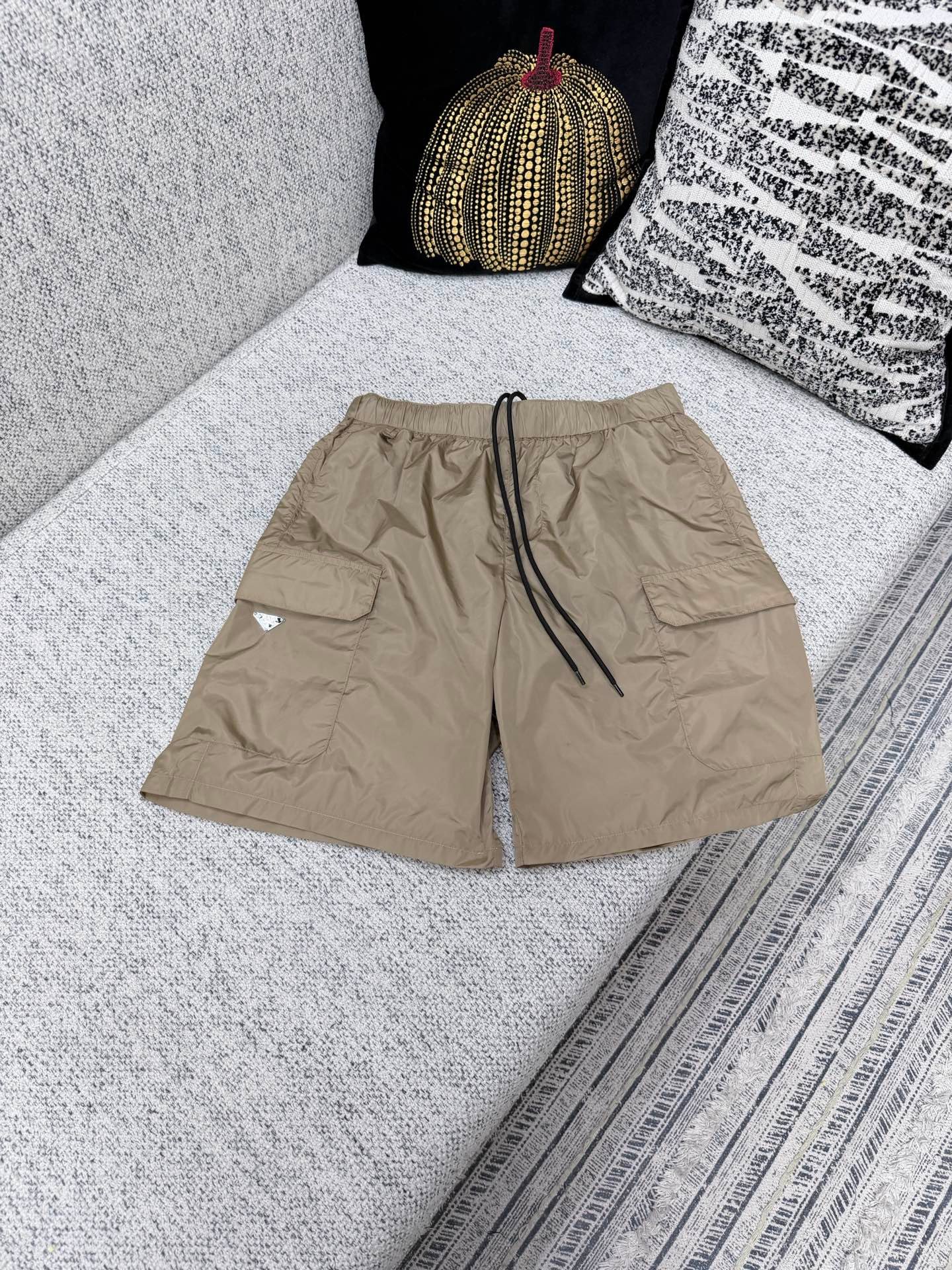 Prada 26ss new style triangular logo workwear nylon shorts M6050705 - Image 8