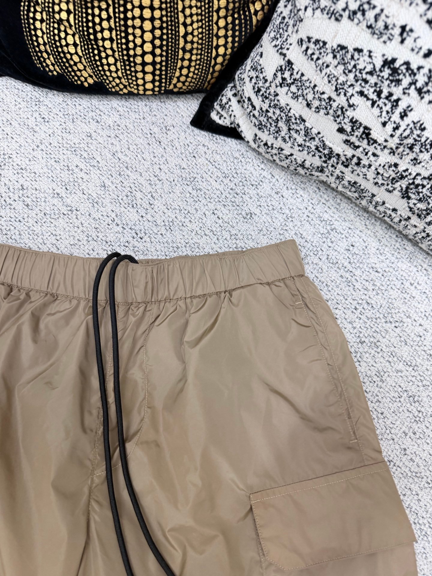 Prada 26ss new style triangular logo workwear nylon shorts M6050705 - Image 11