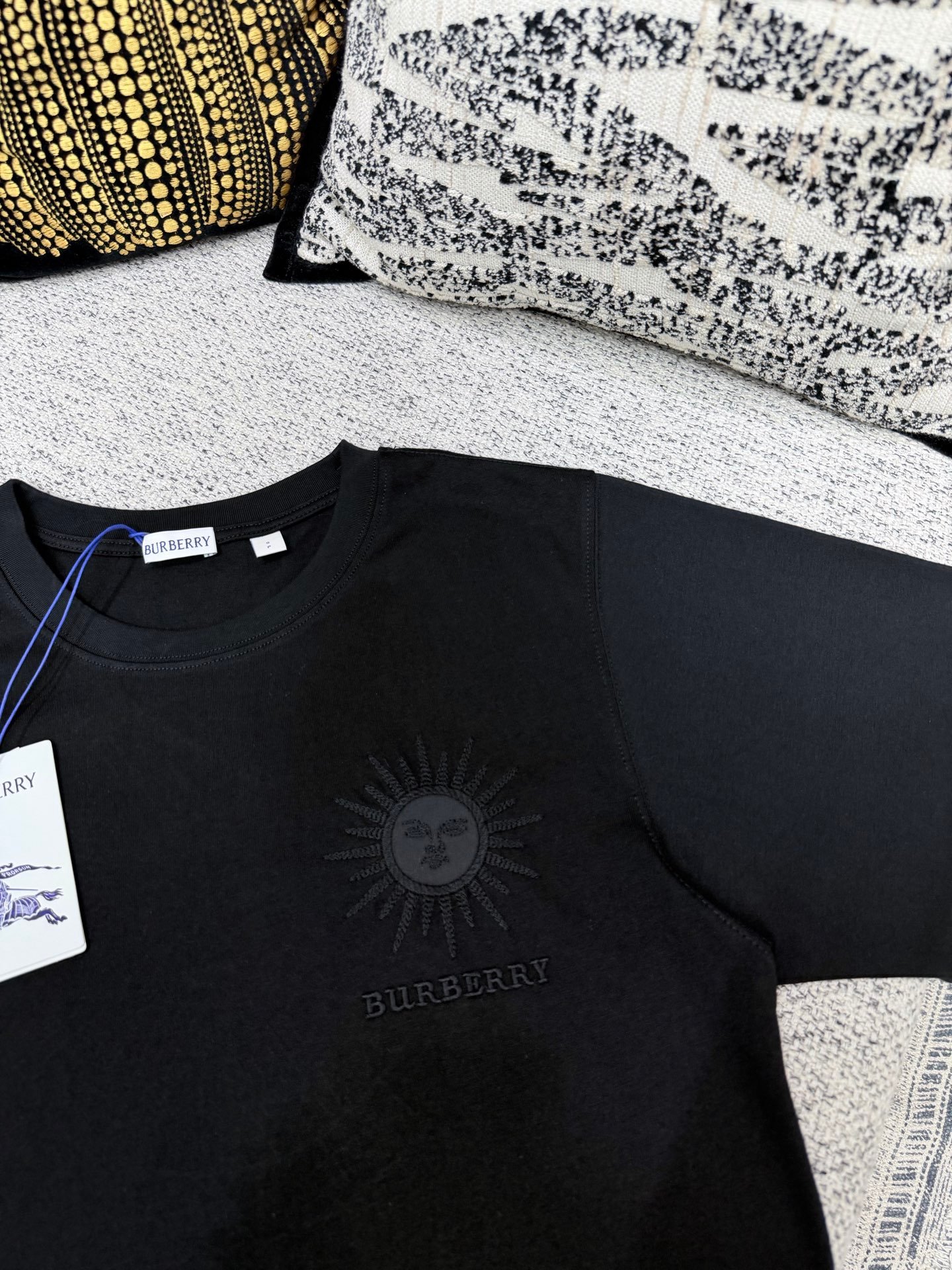 Burberry 2026 Spring/Summer New Round-neck T-Shirt M6050706 - Image 17
