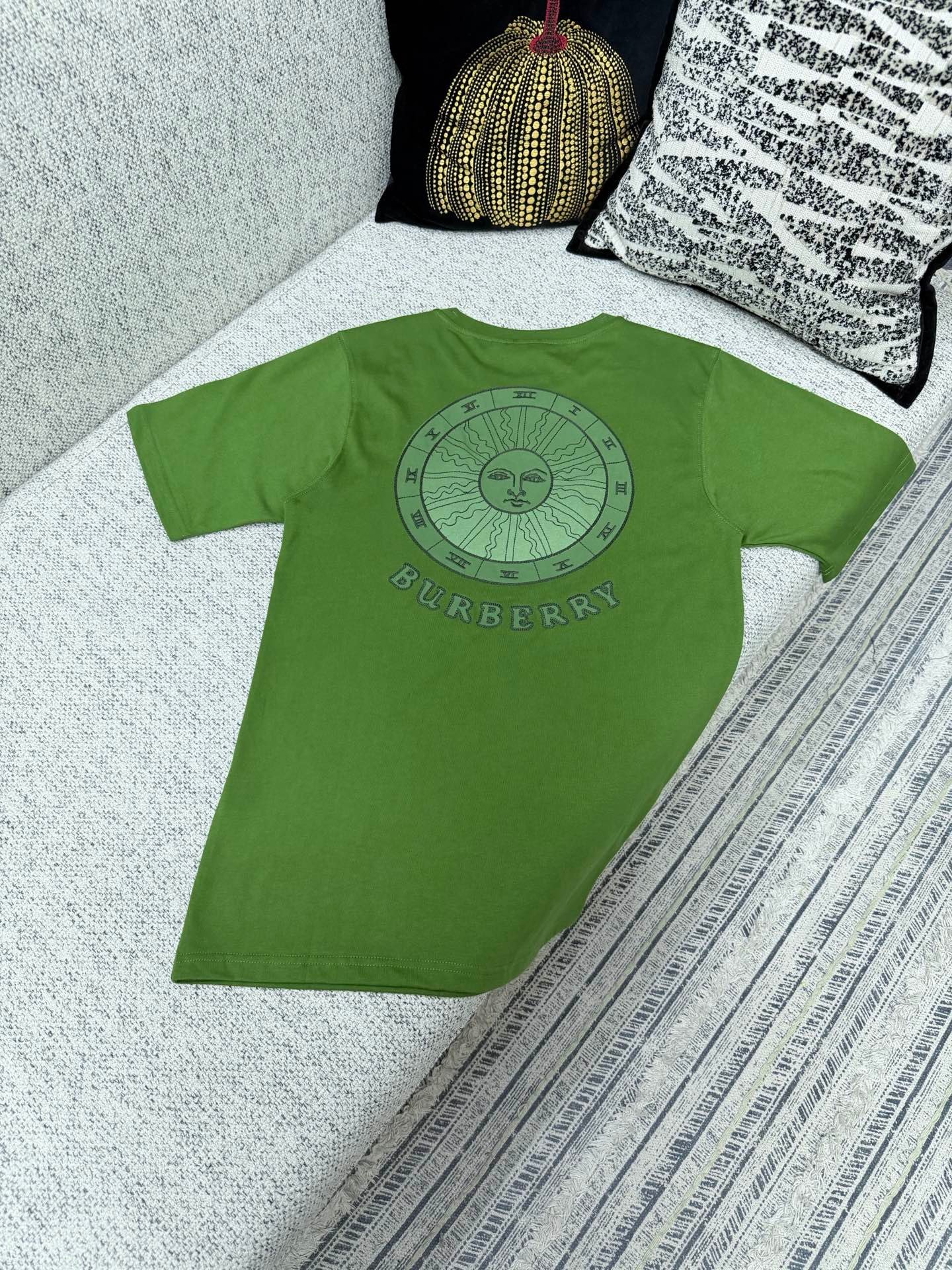 Burberry 2026 Spring/Summer New Round-neck T-Shirt M6050706 - Image 7