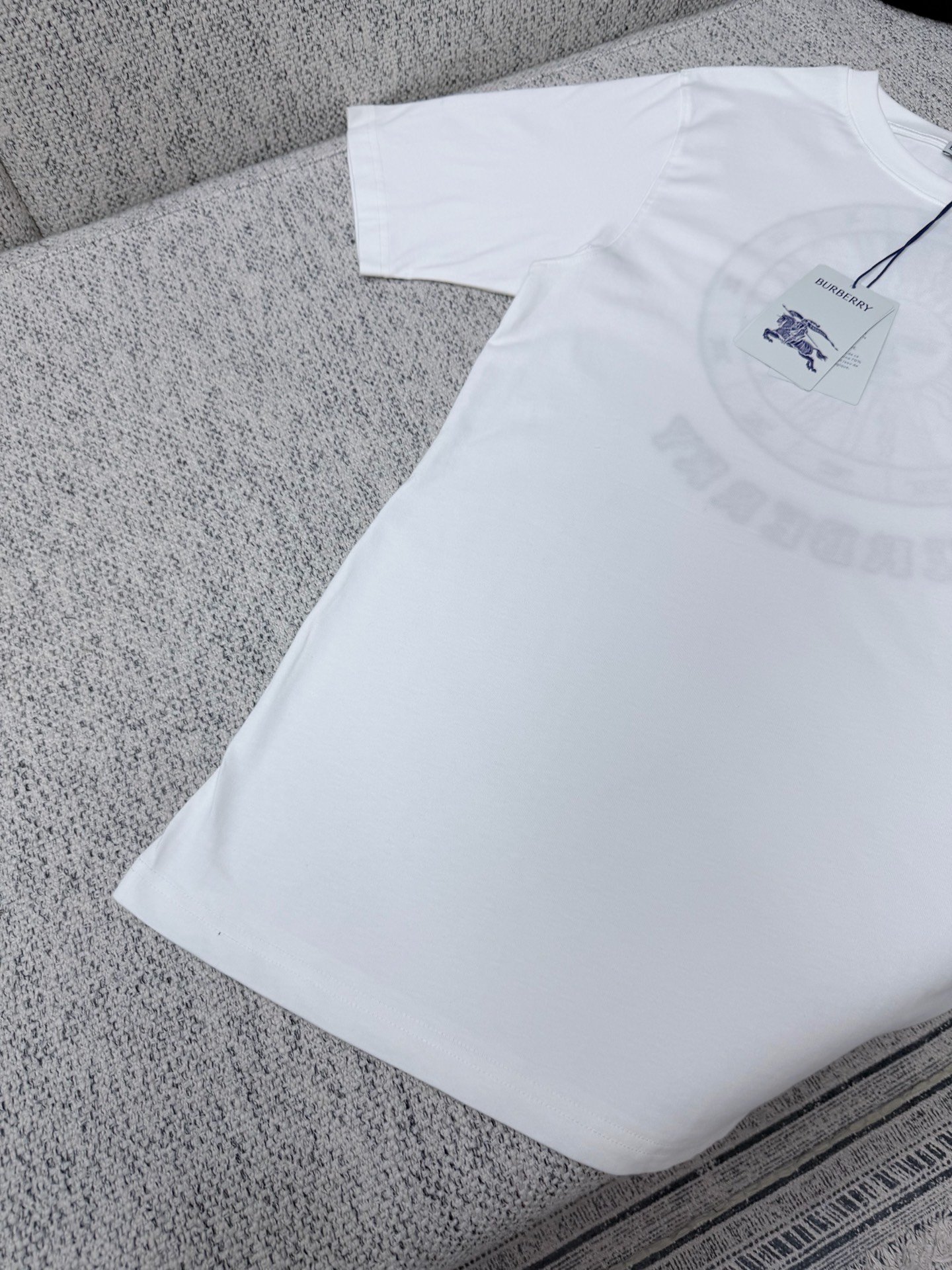 Burberry 2026 Spring/Summer New Round-neck T-Shirt M6050706 - Image 15