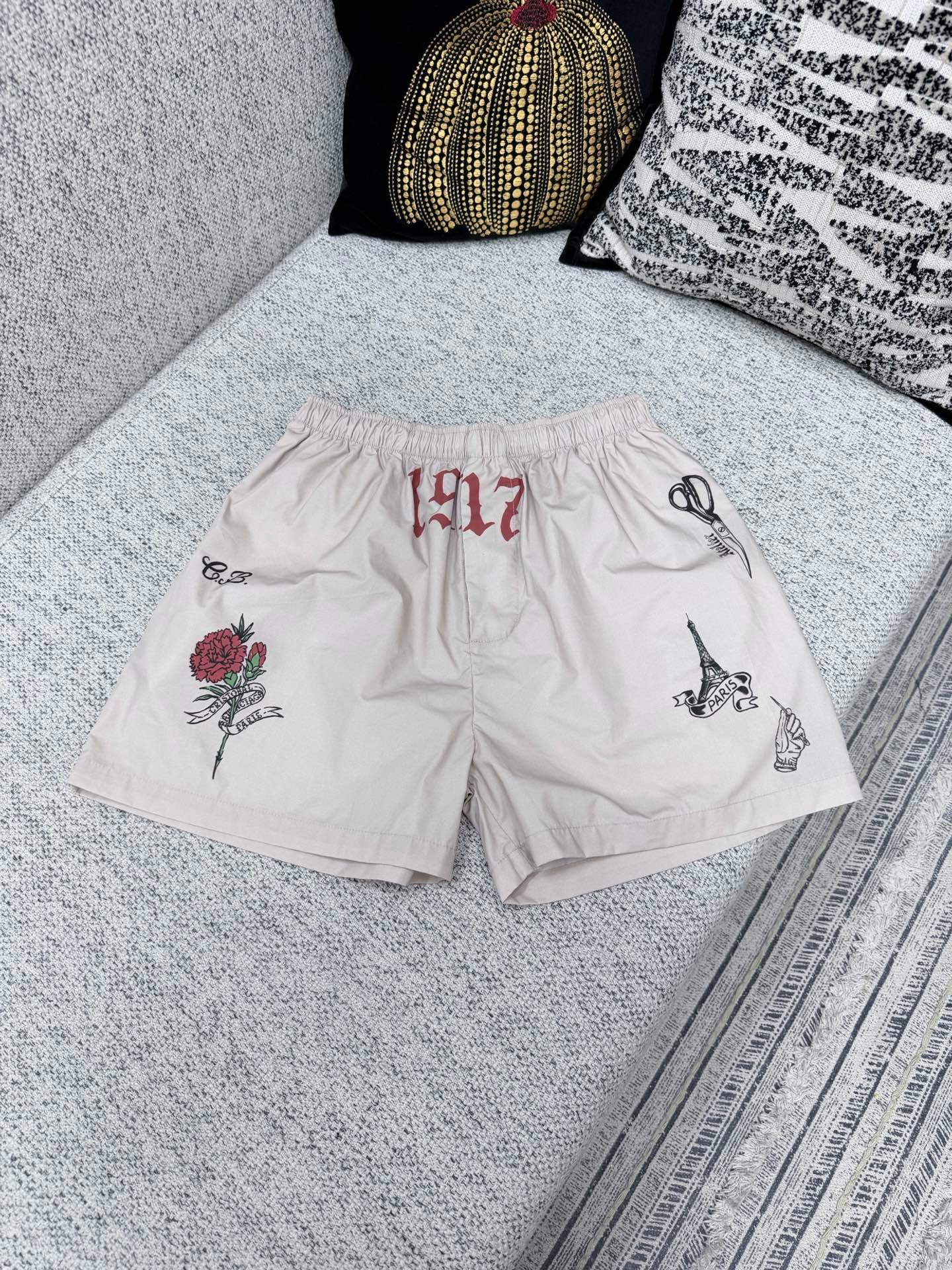 Balenciaga 2026 Spring/Summer Collection New Tattoo Cream-colored Loose Sport Shorts M6050707