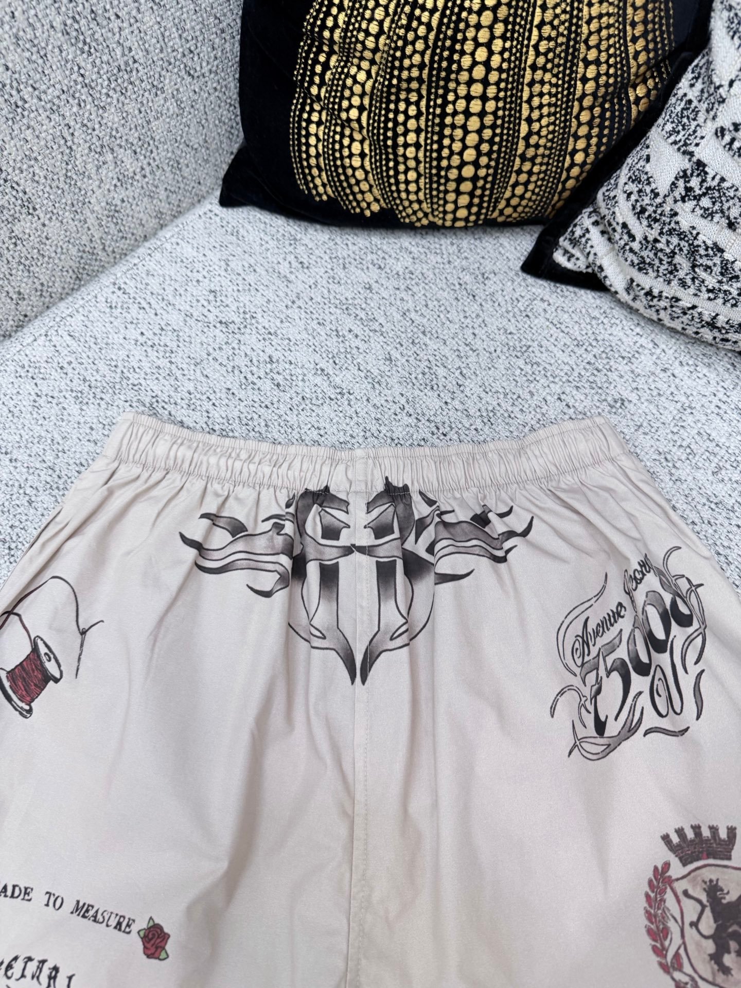 Balenciaga 2026 Spring/Summer Collection New Tattoo Cream-colored Loose Sport Shorts M6050707 - Image 9