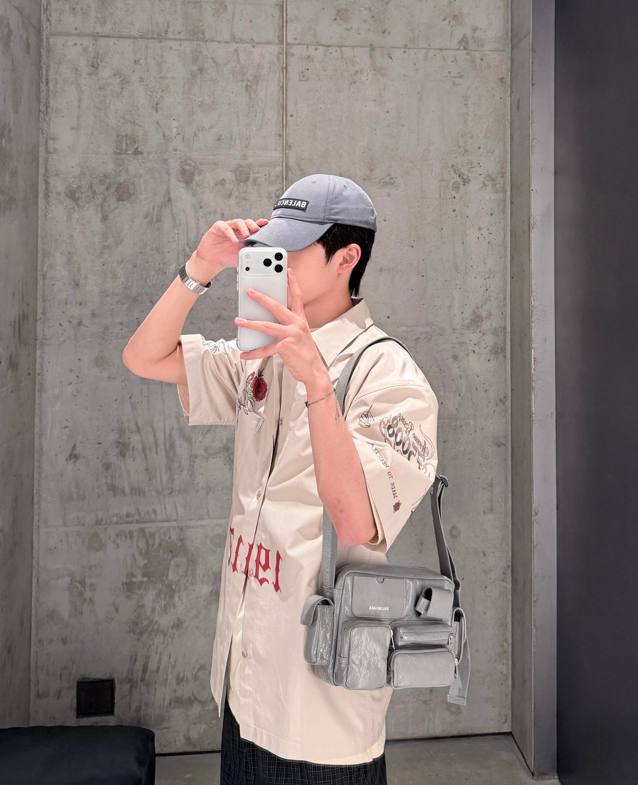Balenciaga 2026 Spring/Summer Collection New Tattoo Cream-colored A-line Shirt Short-Sleeve T-Shirt M6050708 - Image 3
