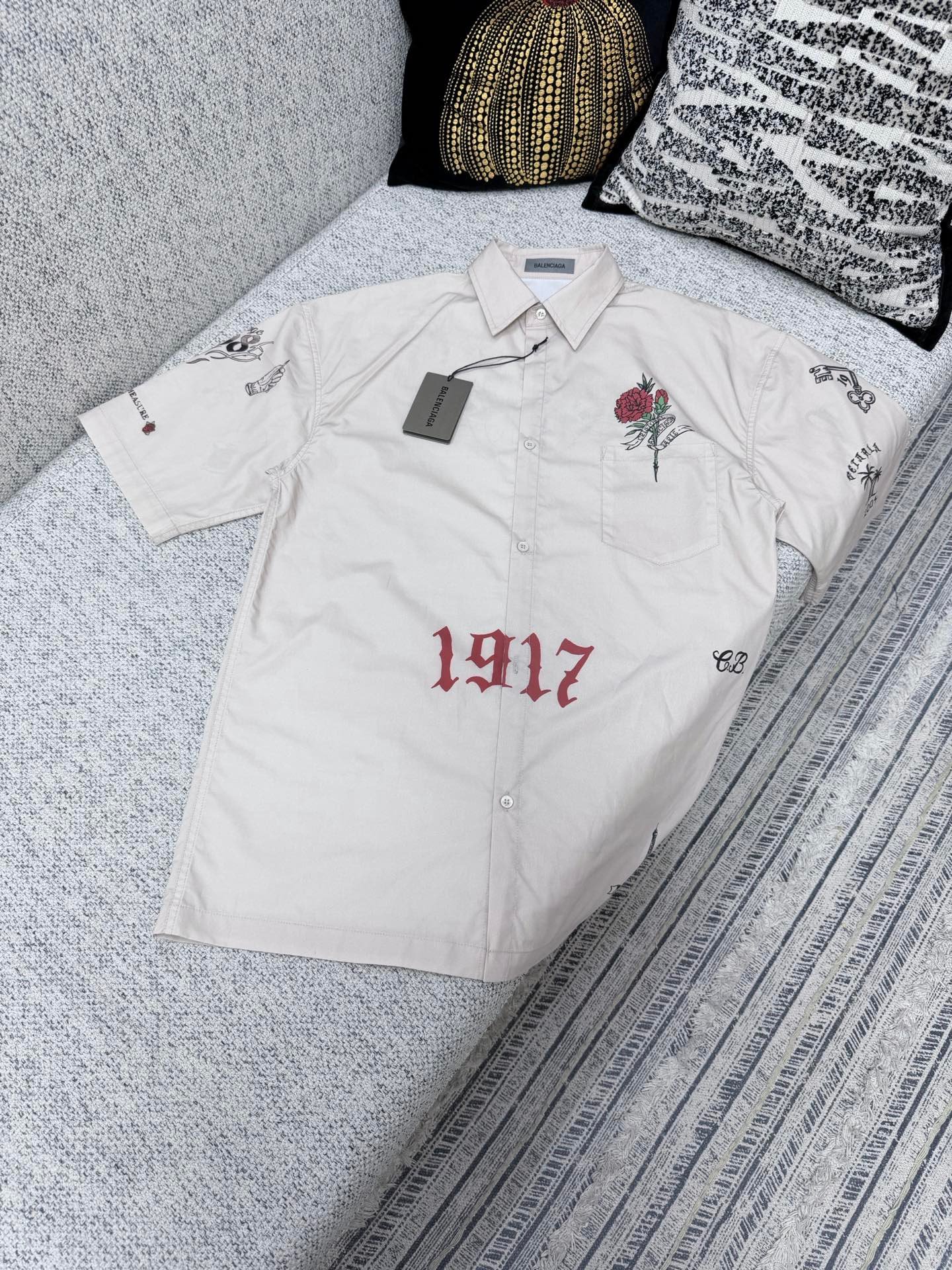 Balenciaga 2026 Spring/Summer Collection New Tattoo Cream-colored A-line Shirt Short-Sleeve T-Shirt M6050708