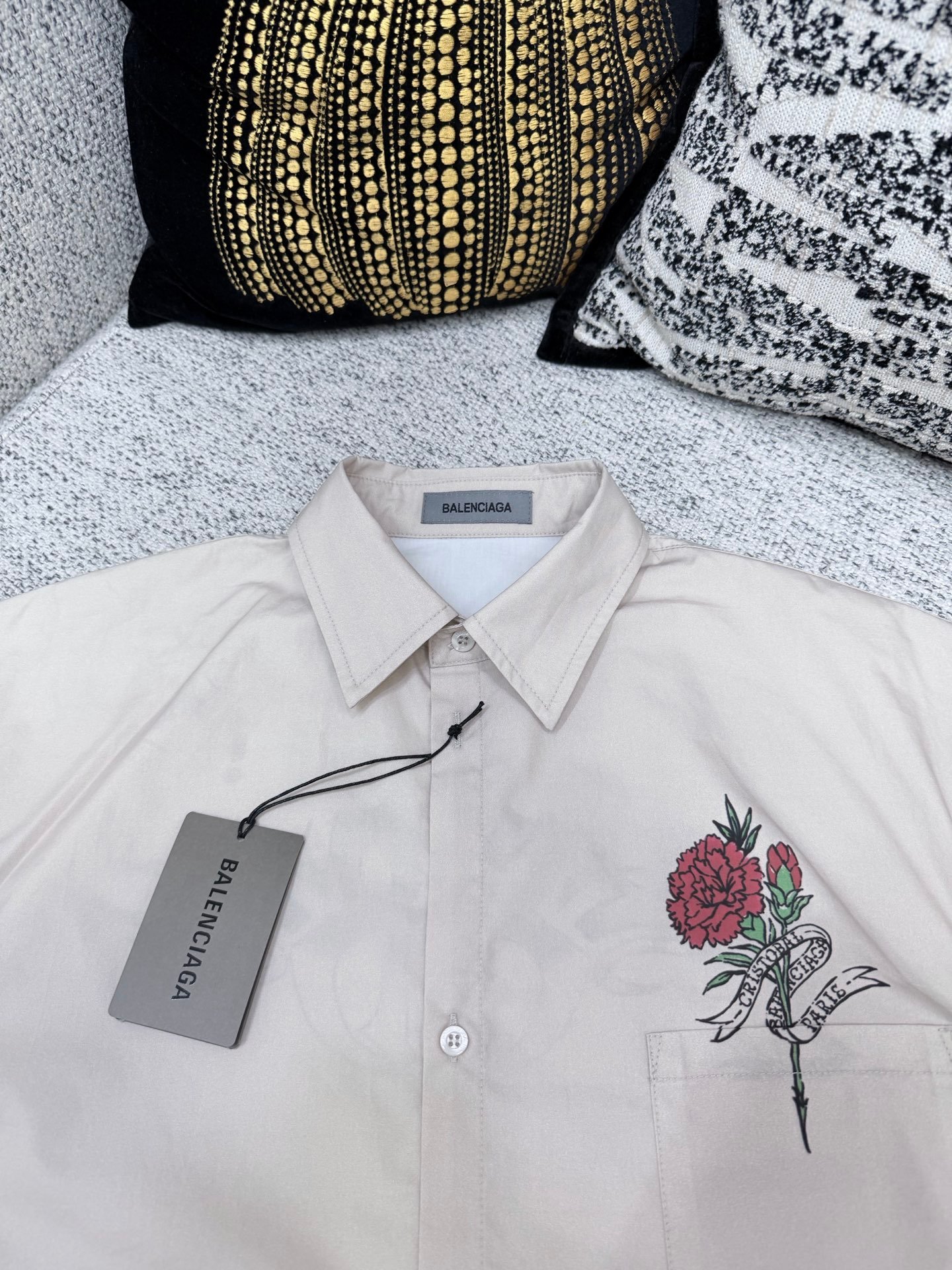Balenciaga 2026 Spring/Summer Collection New Tattoo Cream-colored A-line Shirt Short-Sleeve T-Shirt M6050708 - Image 7