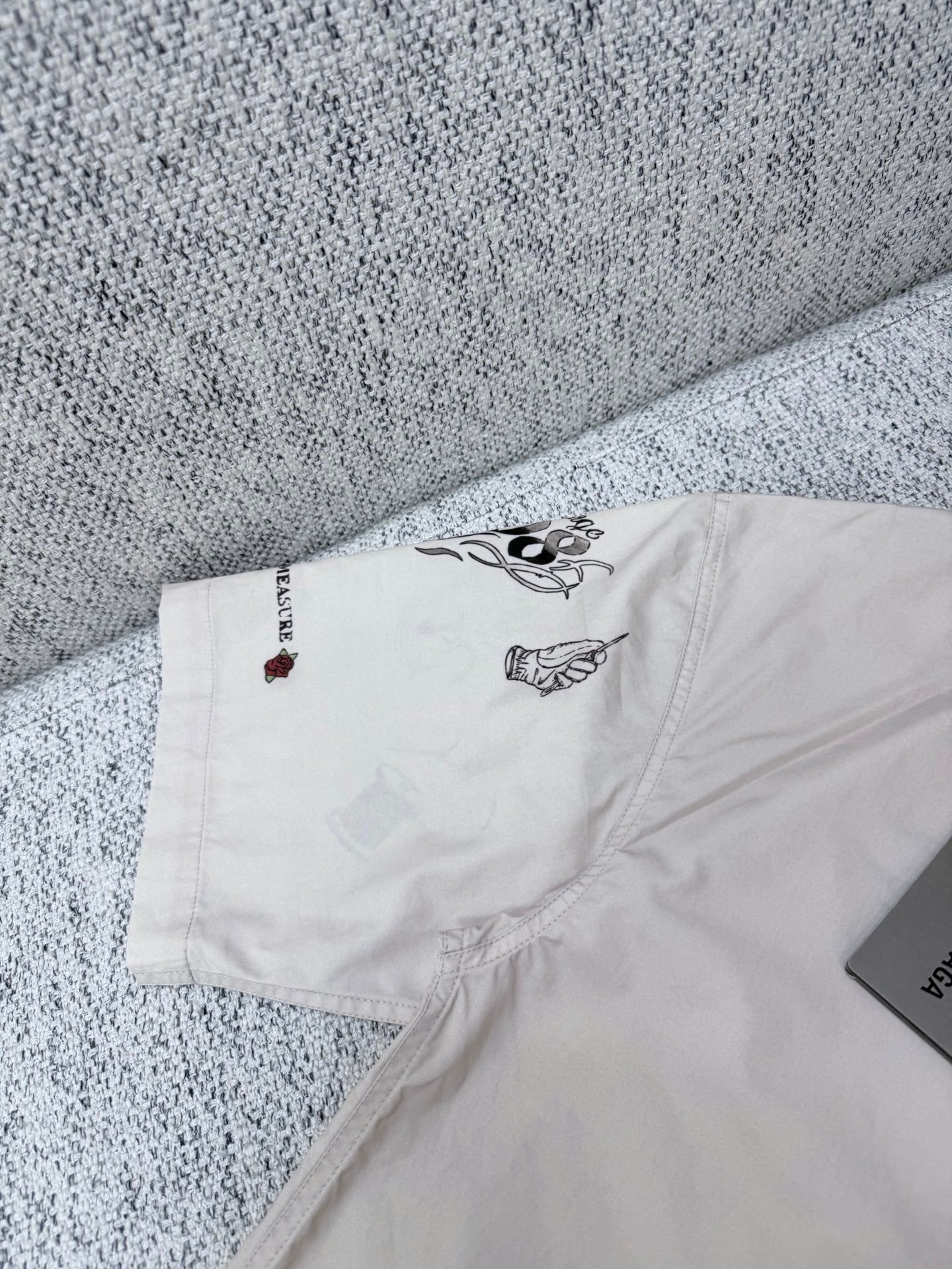 Balenciaga 2026 Spring/Summer Collection New Tattoo Cream-colored A-line Shirt Short-Sleeve T-Shirt M6050708 - Image 8