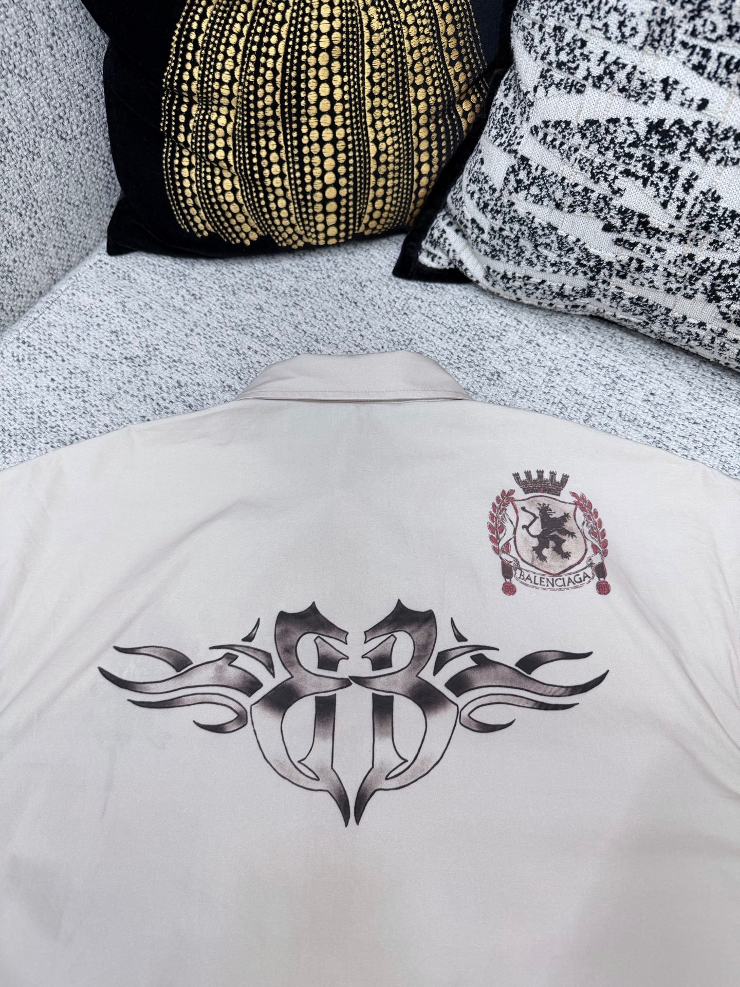 Balenciaga 2026 Spring/Summer Collection New Tattoo Cream-colored A-line Shirt Short-Sleeve T-Shirt M6050708 - Image 12