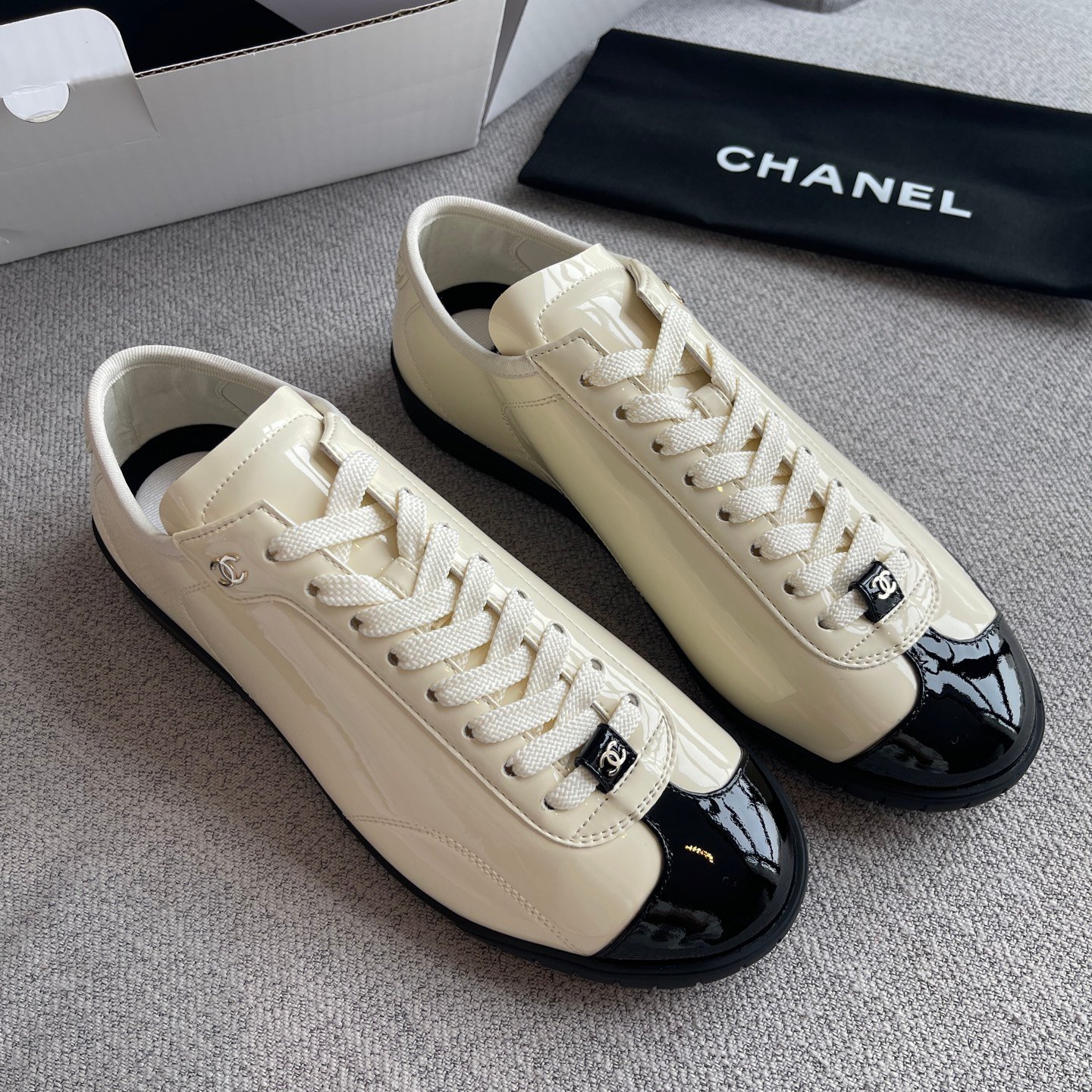 CHANEL classic casual sports shoes B6051201 - Image 4