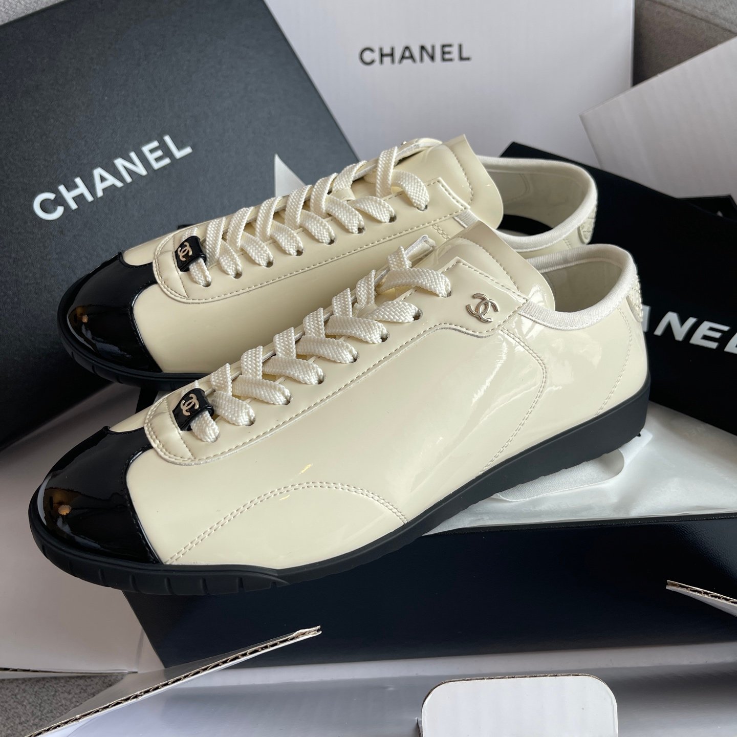 CHANEL classic casual sports shoes B6051201 - Image 5