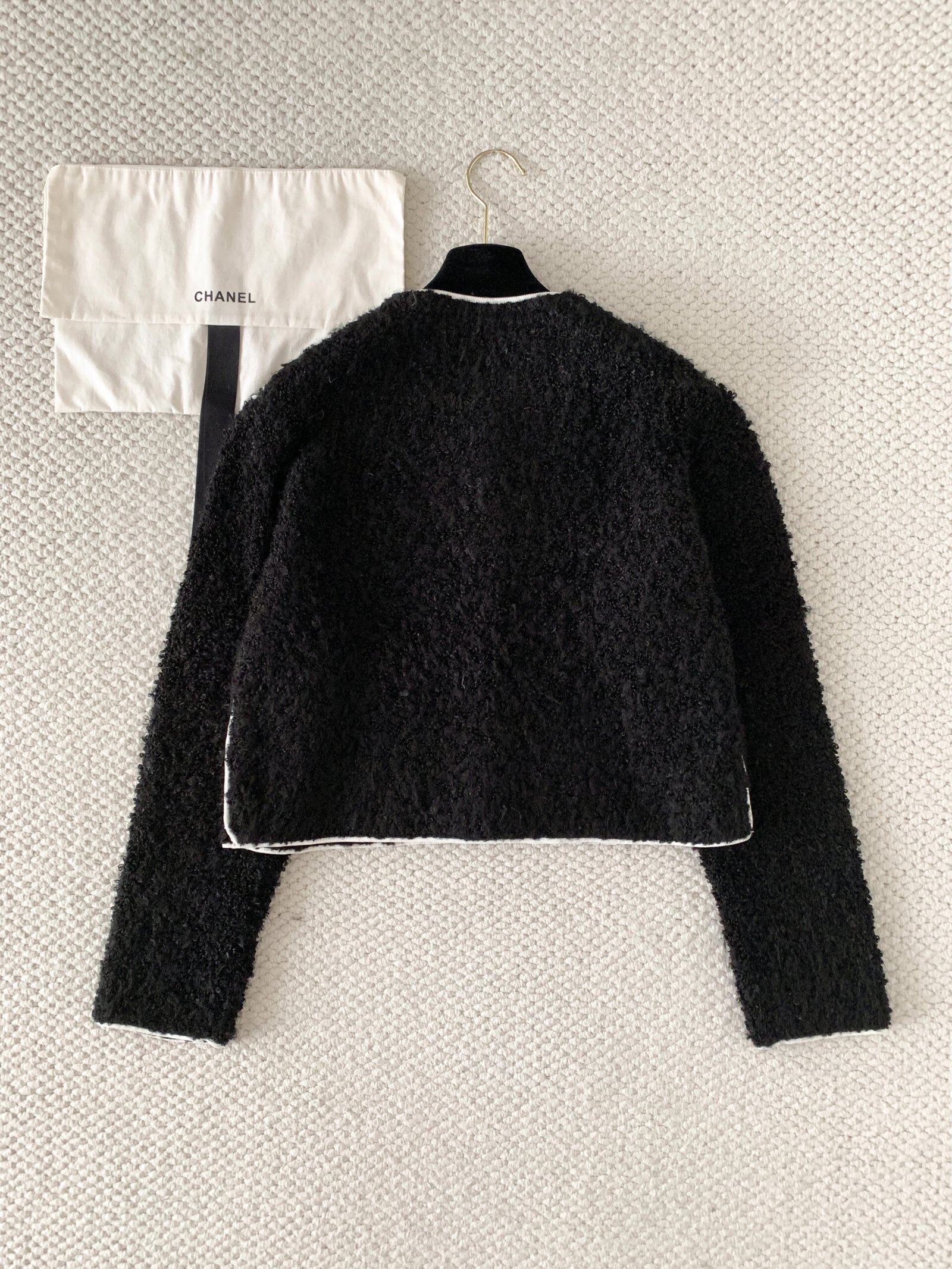 Chanel Knitted Tweed Short Jacket W6051401 - Image 3