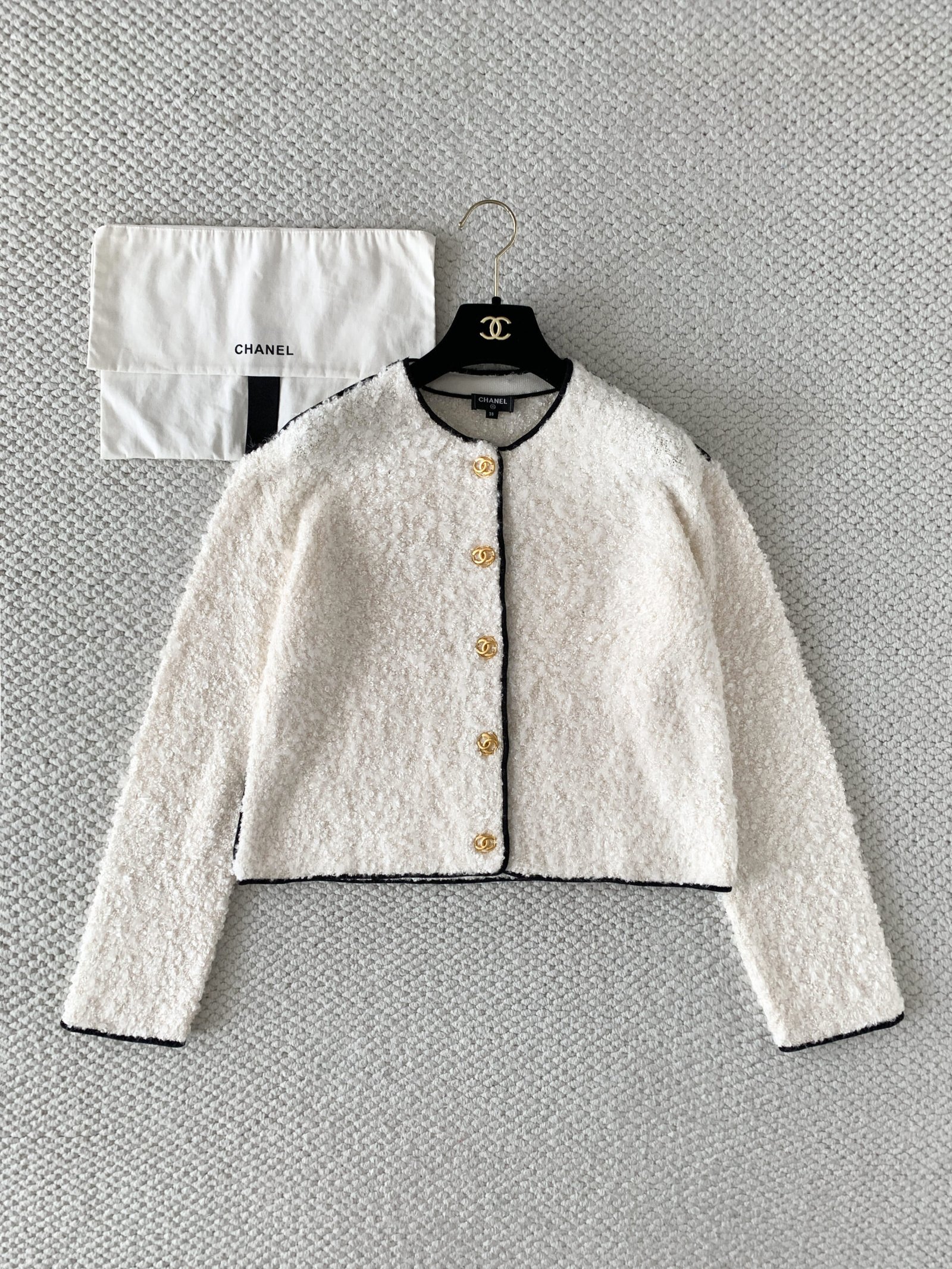 Chanel Knitted Tweed Short Jacket W6051401 - Image 4