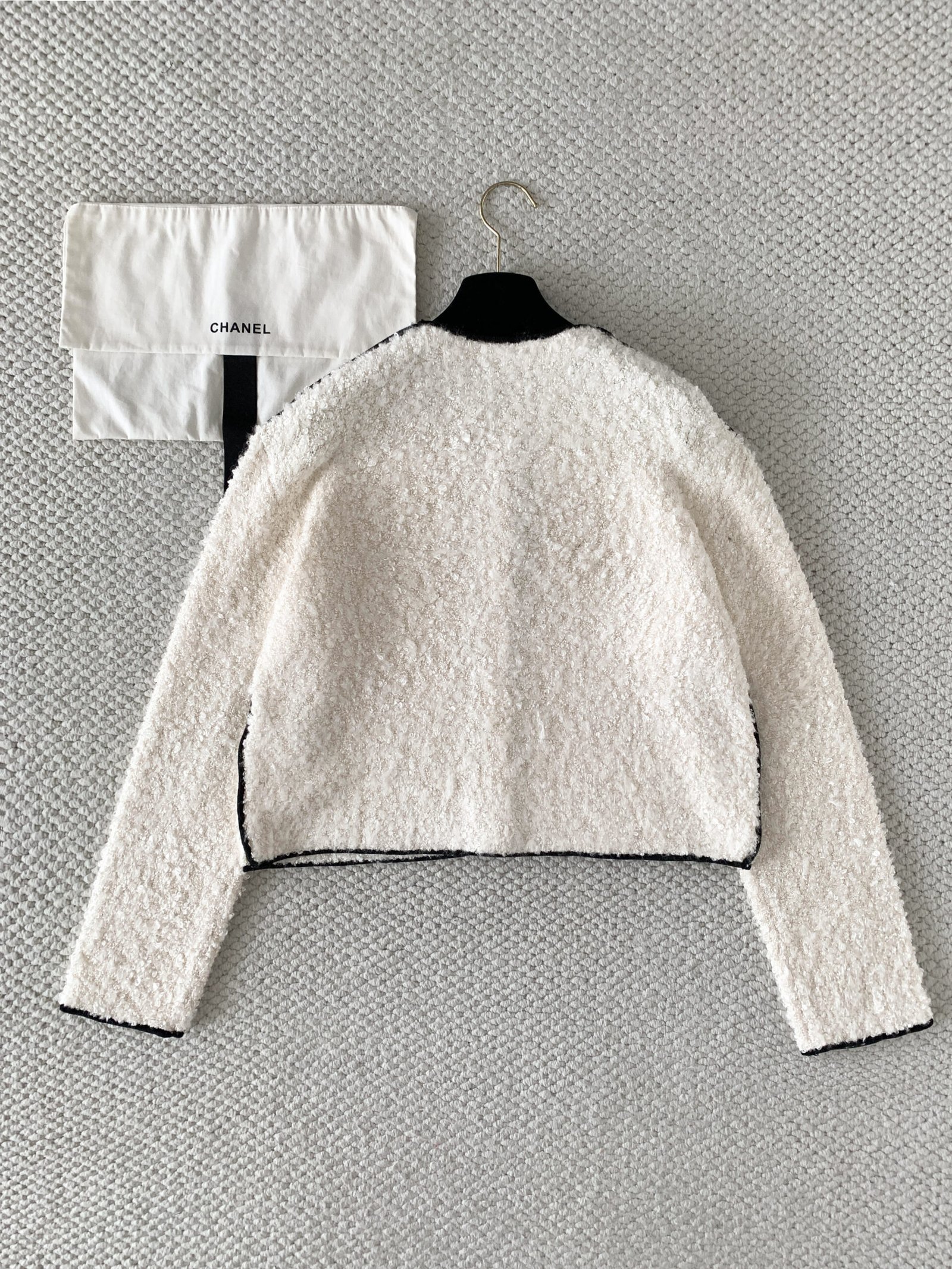 Chanel Knitted Tweed Short Jacket W6051401 - Image 5